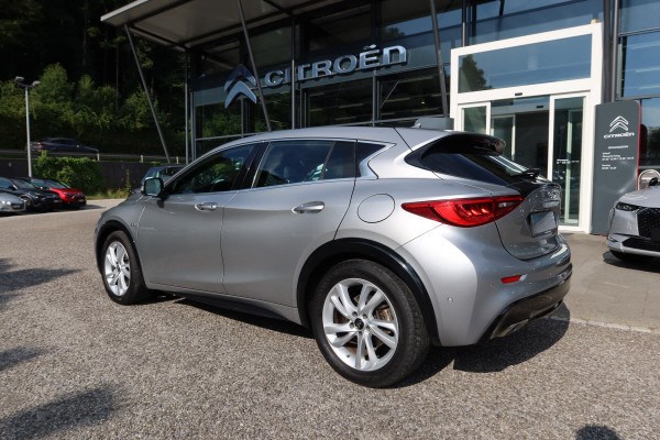 INFINITI Q30 2.2d Premium Tech AWD-image-3