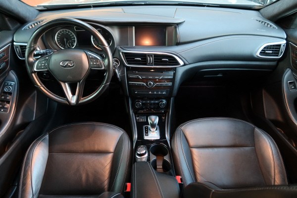 INFINITI Q30 2.2d Premium Tech AWD-image-9
