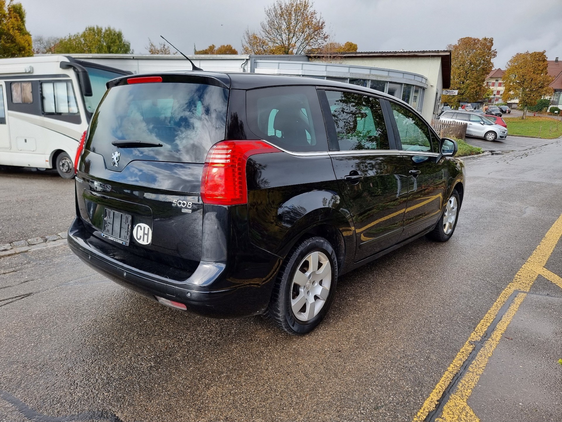 PEUGEOT 5008 1.6 HDI Business EGS6-image-6