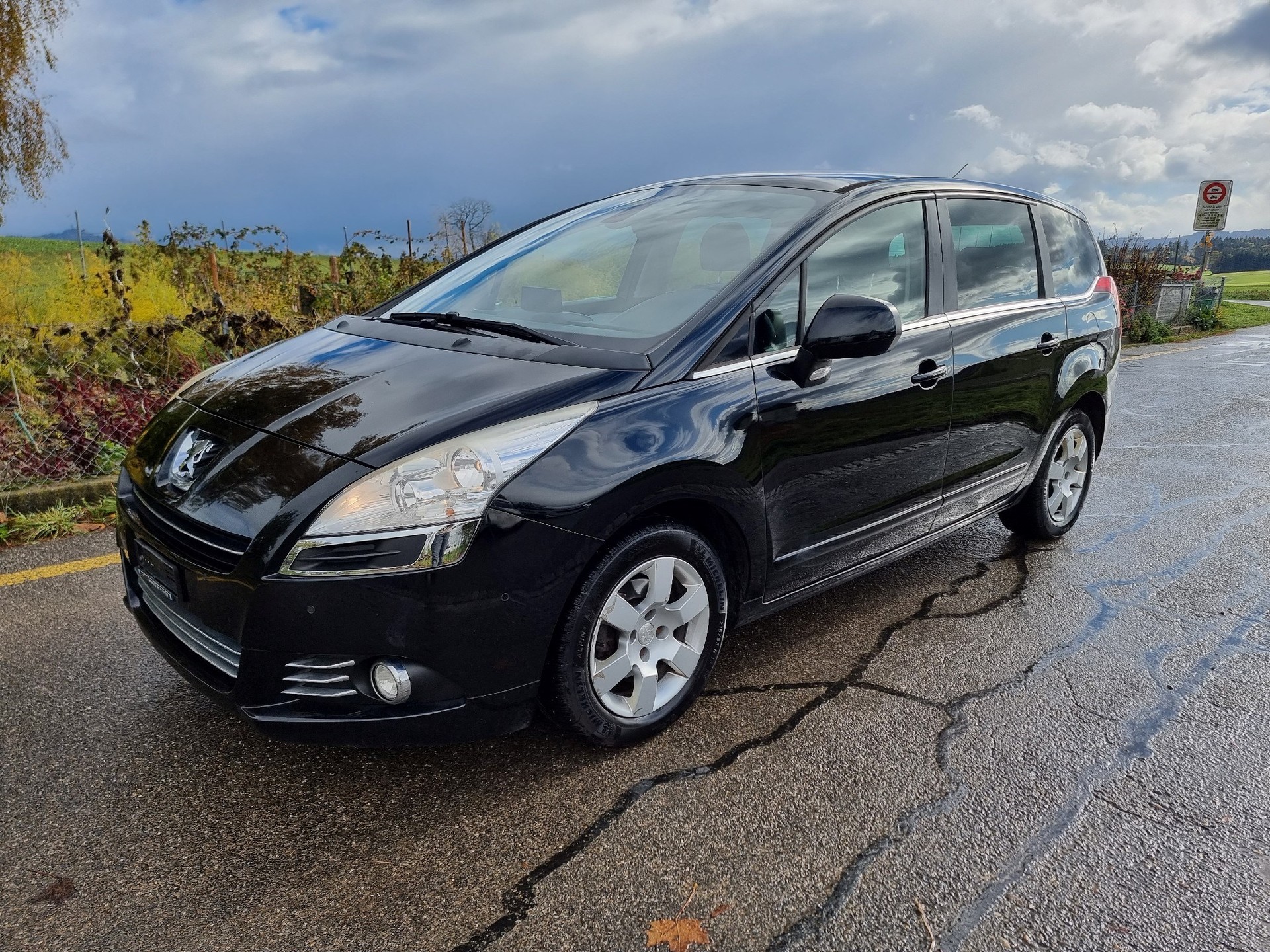PEUGEOT 5008 1.6 HDI Business EGS6-image-2