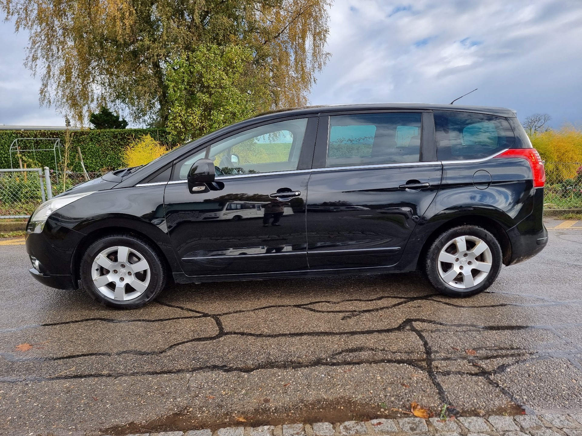 PEUGEOT 5008 1.6 HDI Business EGS6-image-3