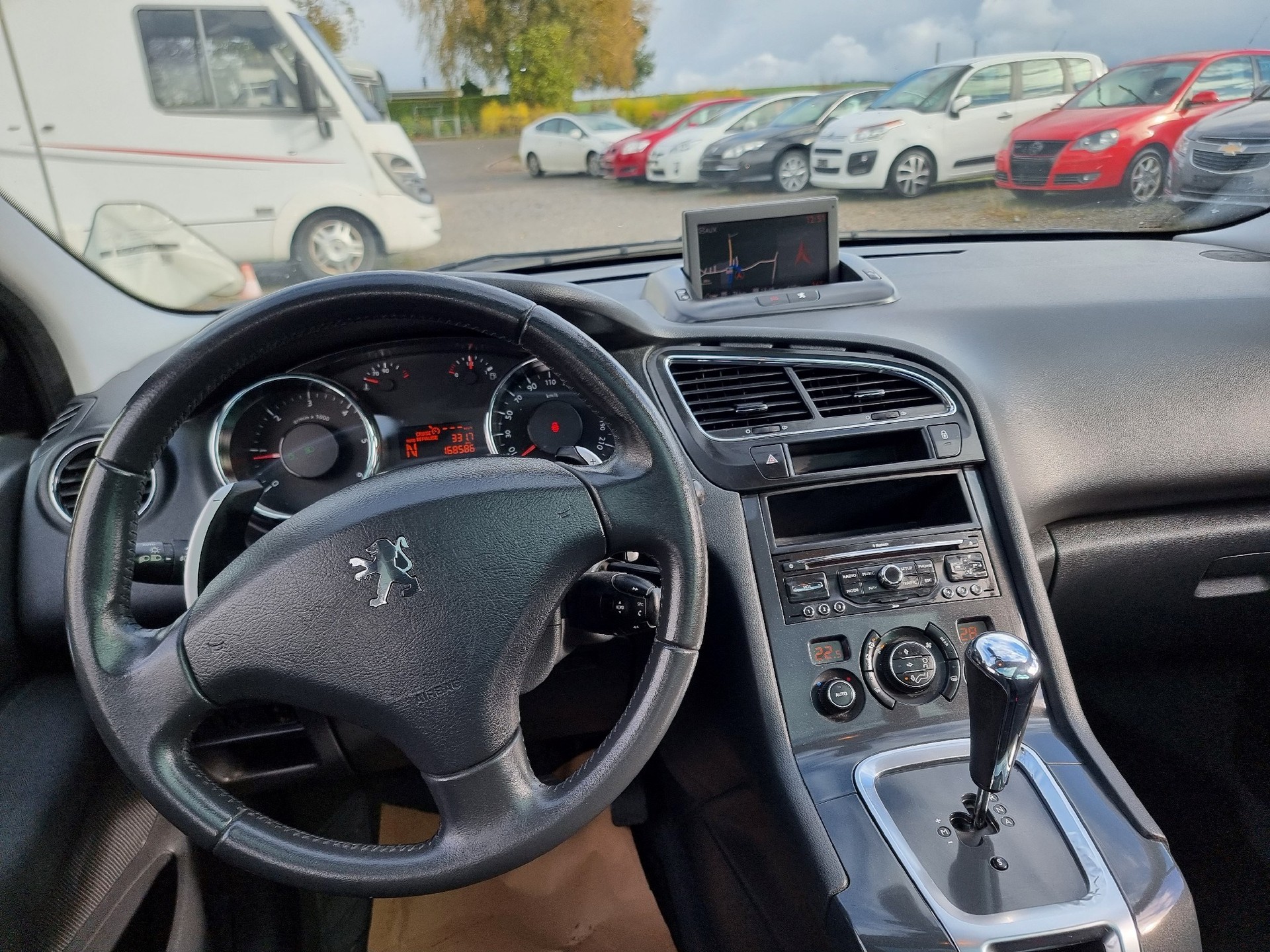 PEUGEOT 5008 1.6 HDI Business EGS6-image-10