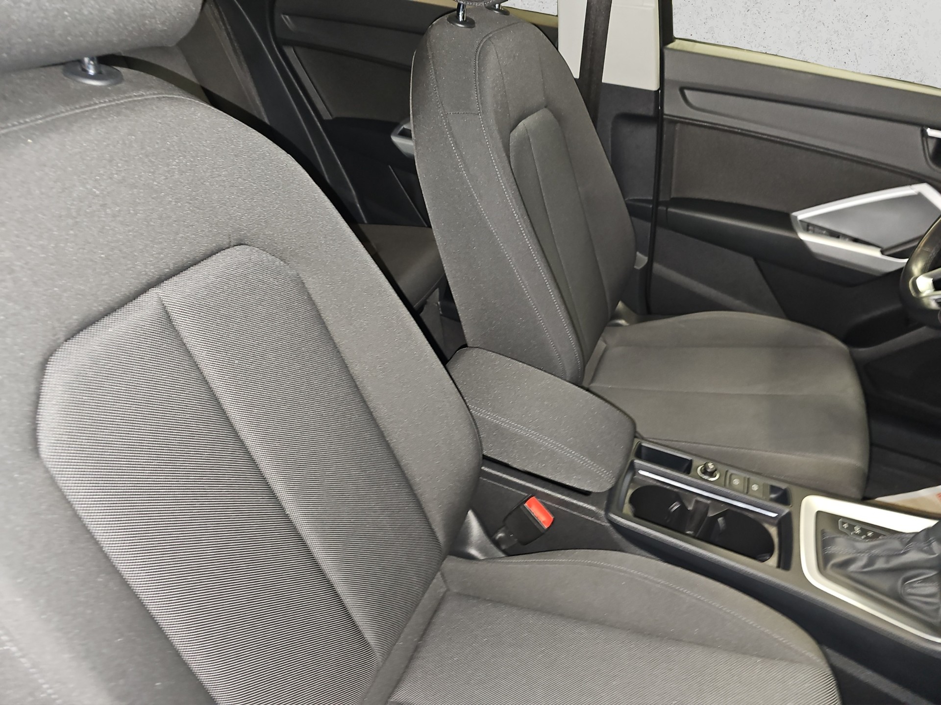 AUDI Q3 35 TFSI Attraction S-tronic-image-7
