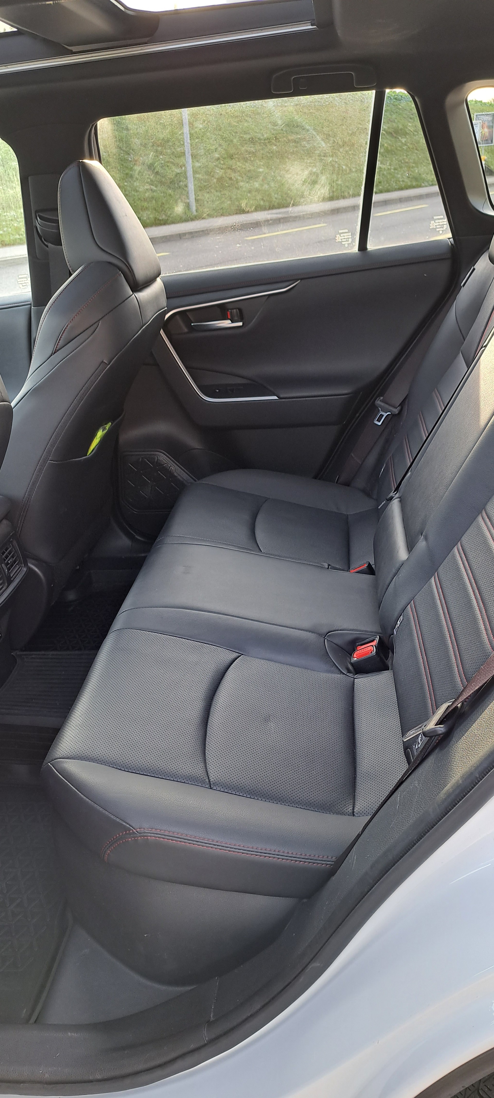 TOYOTA RAV-4 2.5 PHEV Platinum e-CVT 4WD-image-7