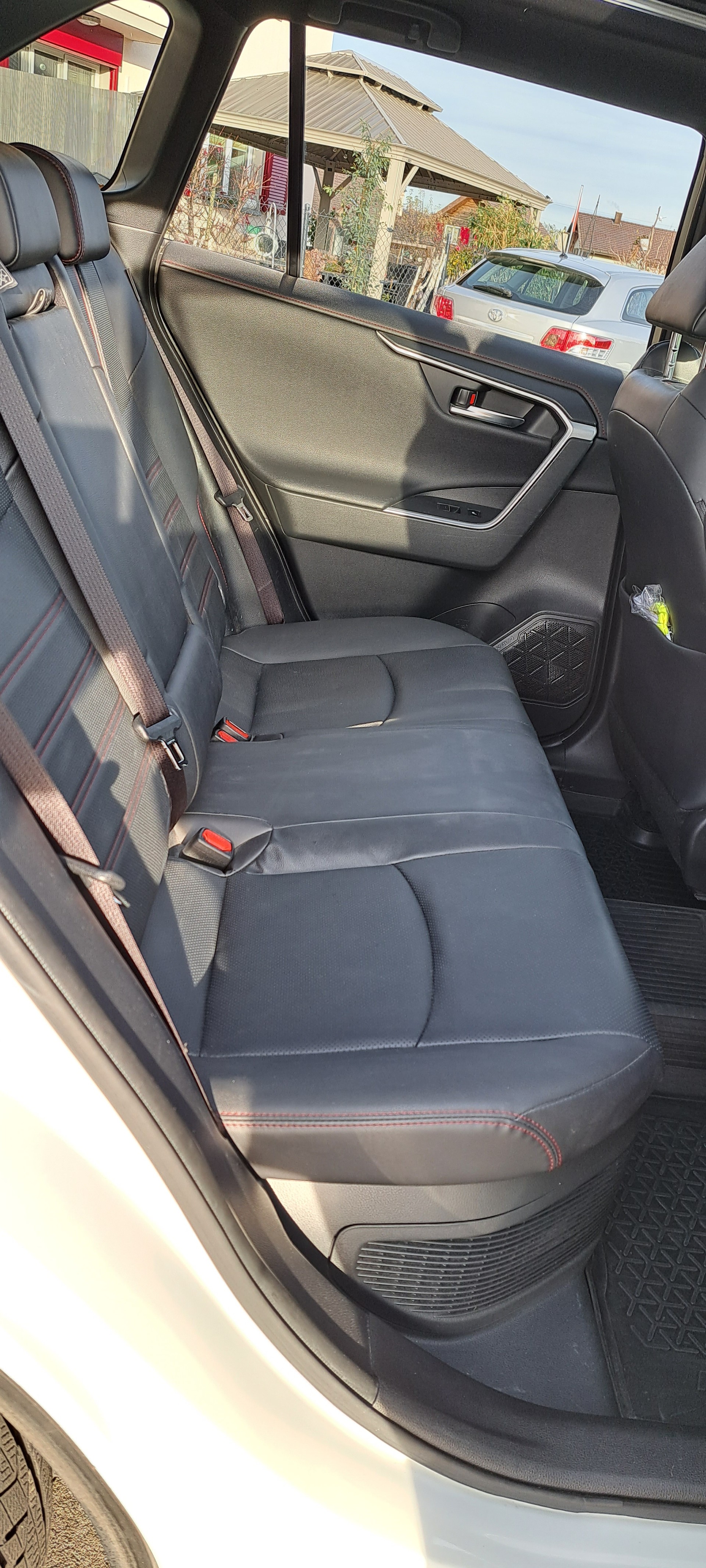 TOYOTA RAV-4 2.5 PHEV Platinum e-CVT 4WD-image-9