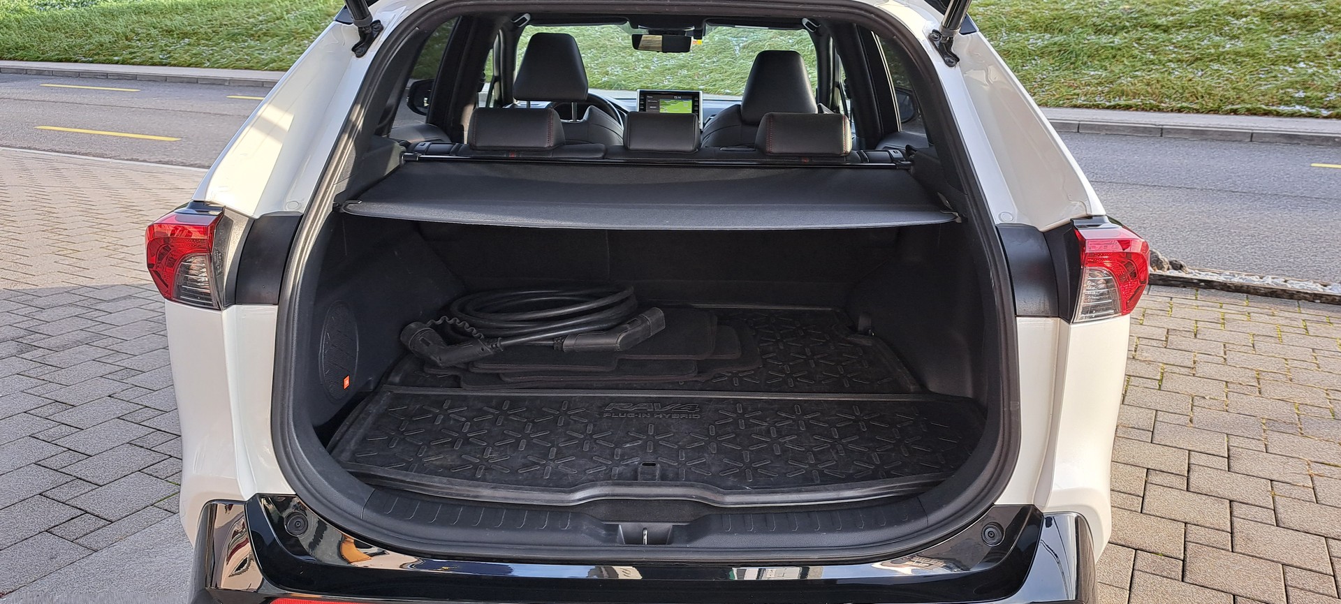 TOYOTA RAV-4 2.5 PHEV Platinum e-CVT 4WD-image-8