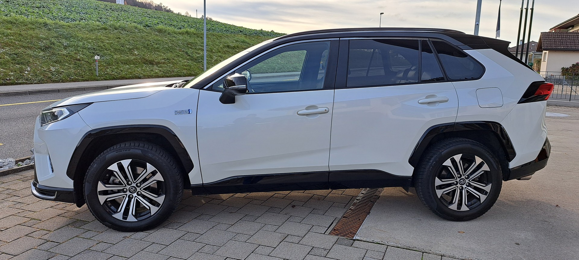TOYOTA RAV-4 2.5 PHEV Platinum e-CVT 4WD-image-2