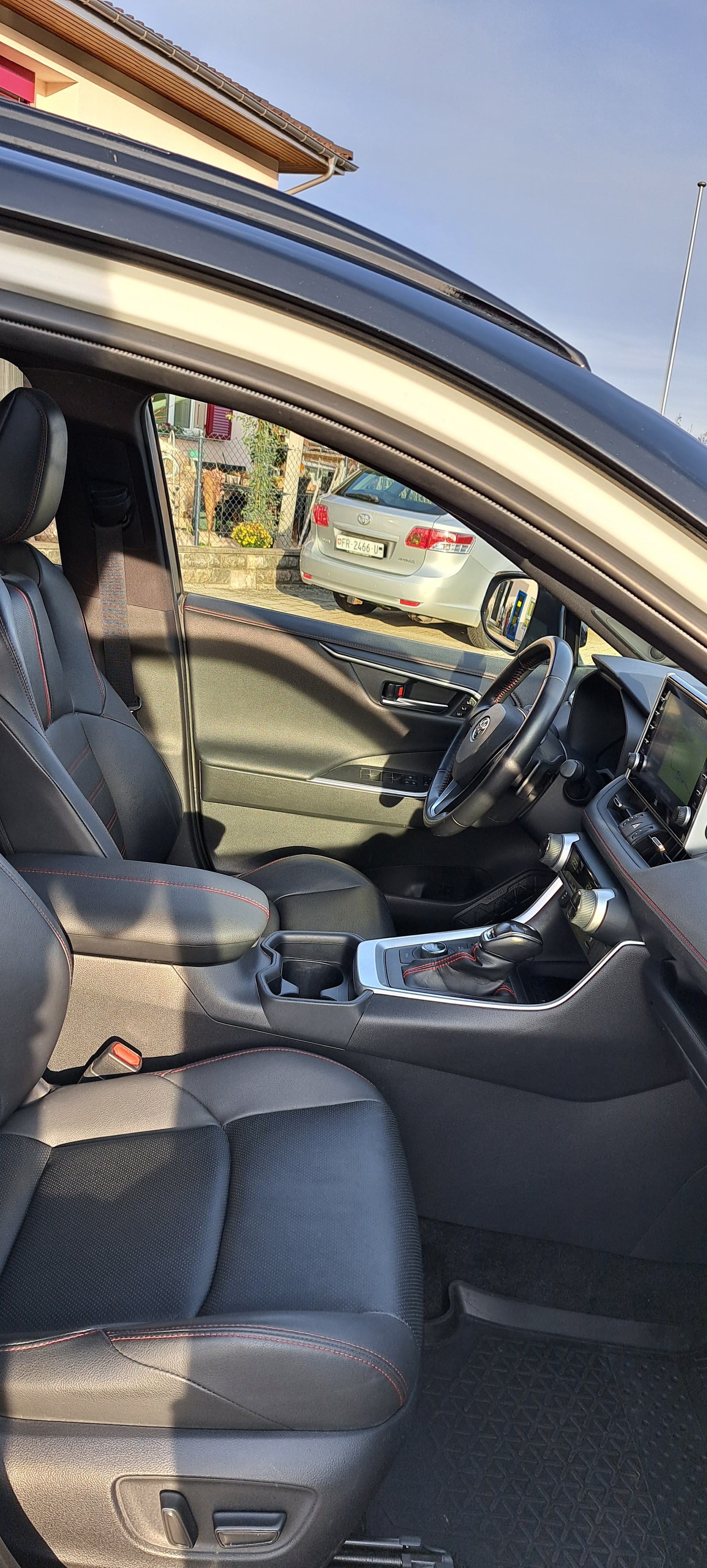 TOYOTA RAV-4 2.5 PHEV Platinum e-CVT 4WD-image-10