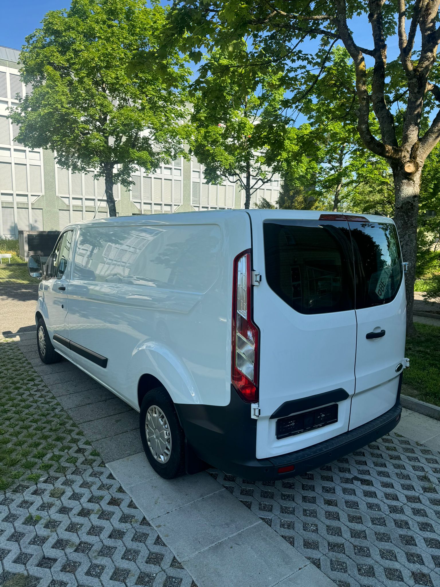 FORD Transit Custom Van 310 L2H1 Limited-image-2