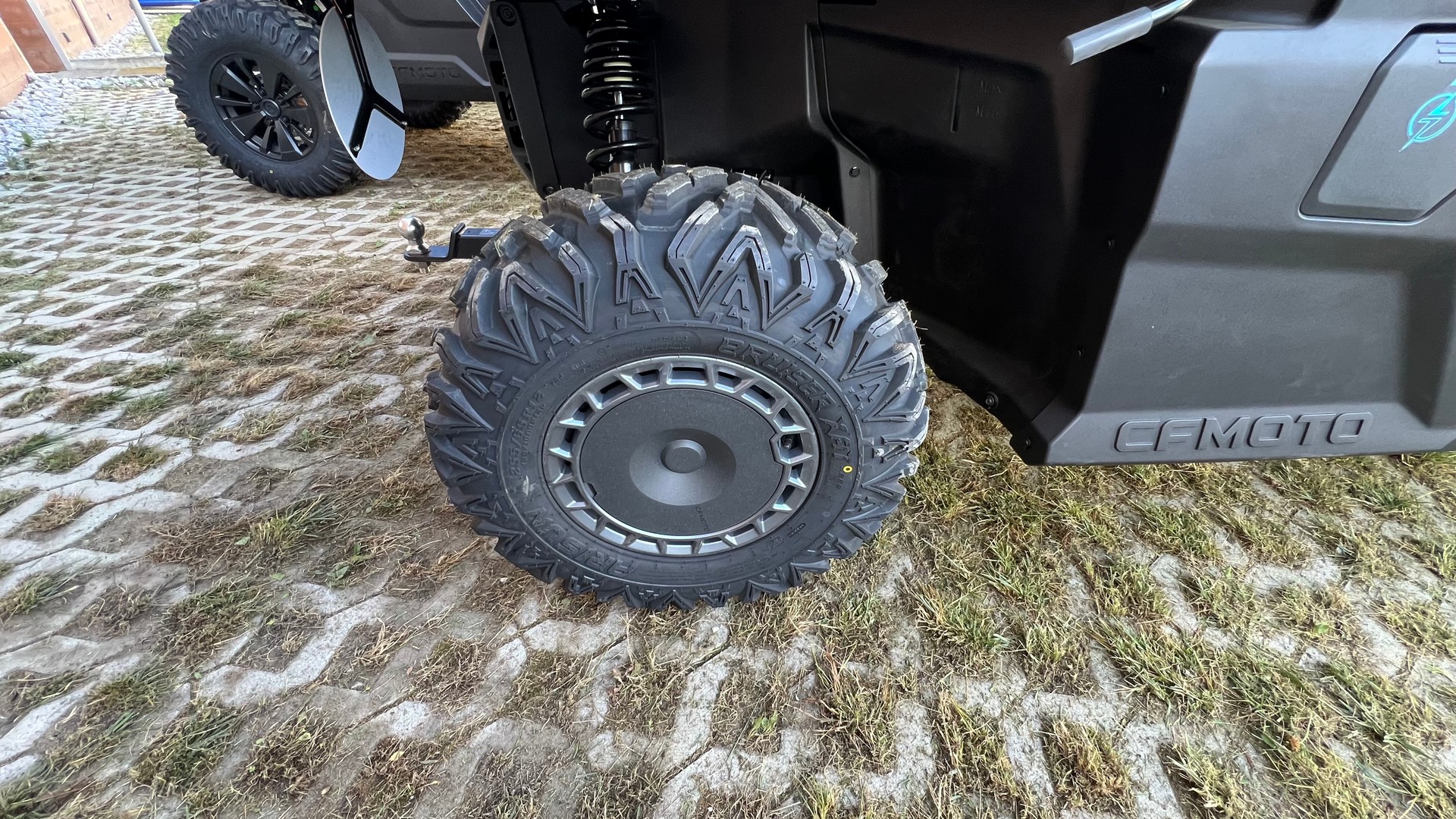 CF MOTO Uforce U6 EV-image-7