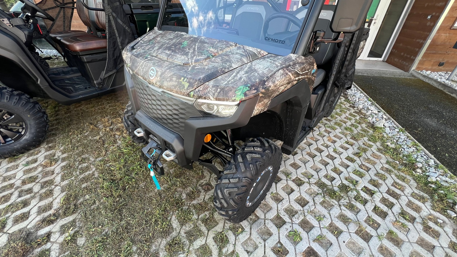 CF MOTO Uforce U6 EV-image-2