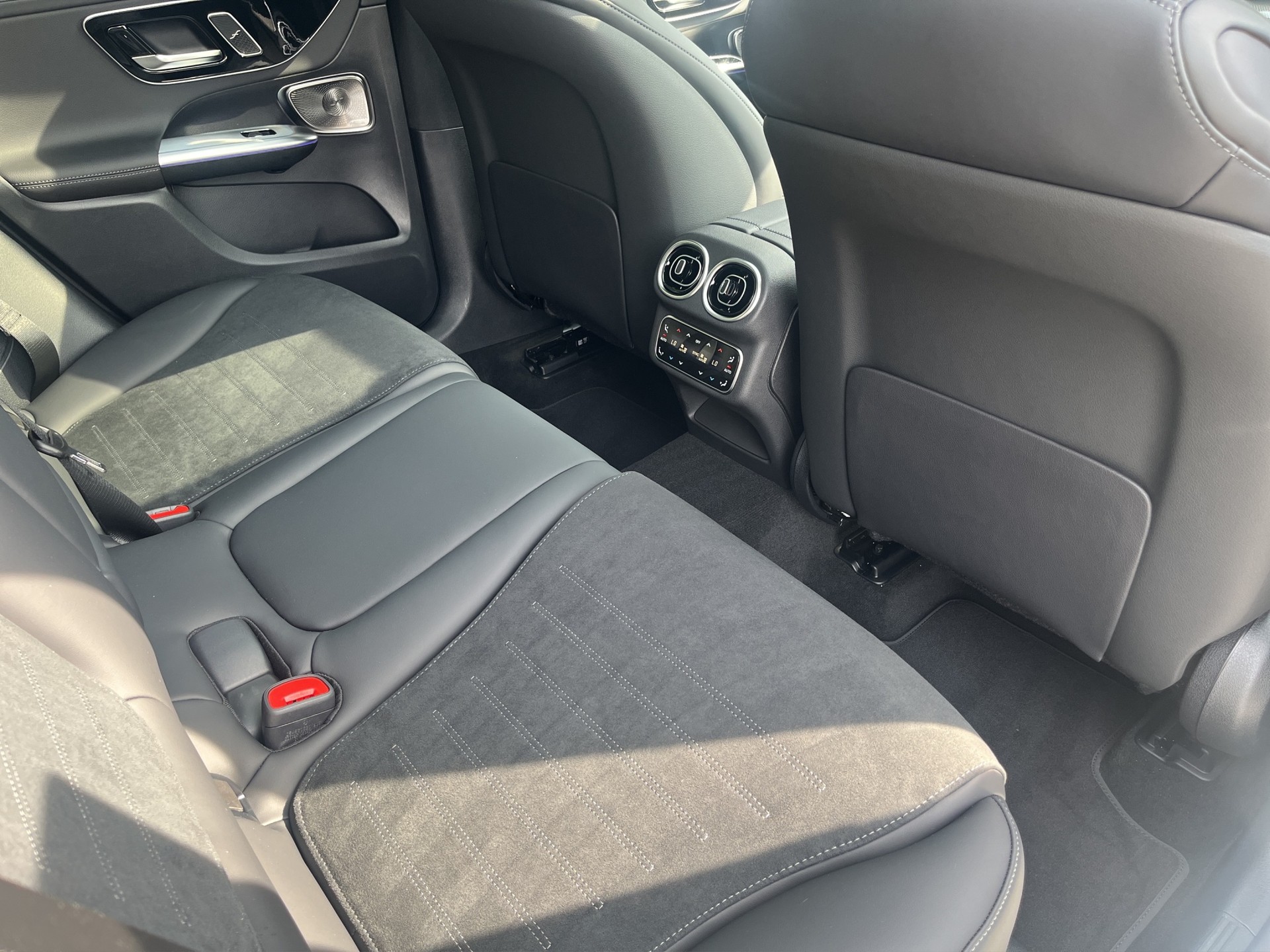 MERCEDES-BENZ GLC 220 d 4Matic 9G-Tronic-image-9