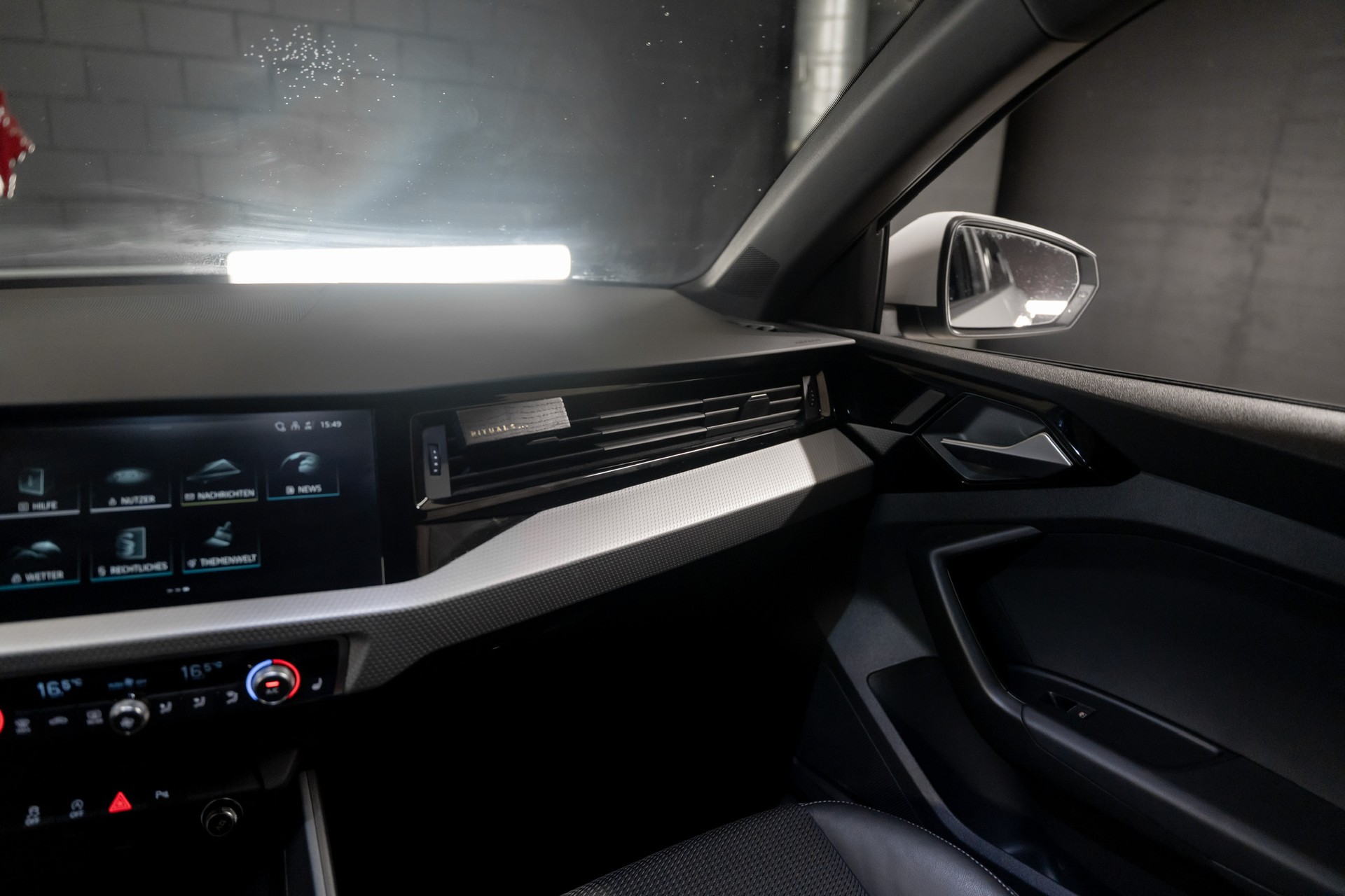 AUDI A1 Sportback 30 TFSI S Line Attraction S-tronic-image-11