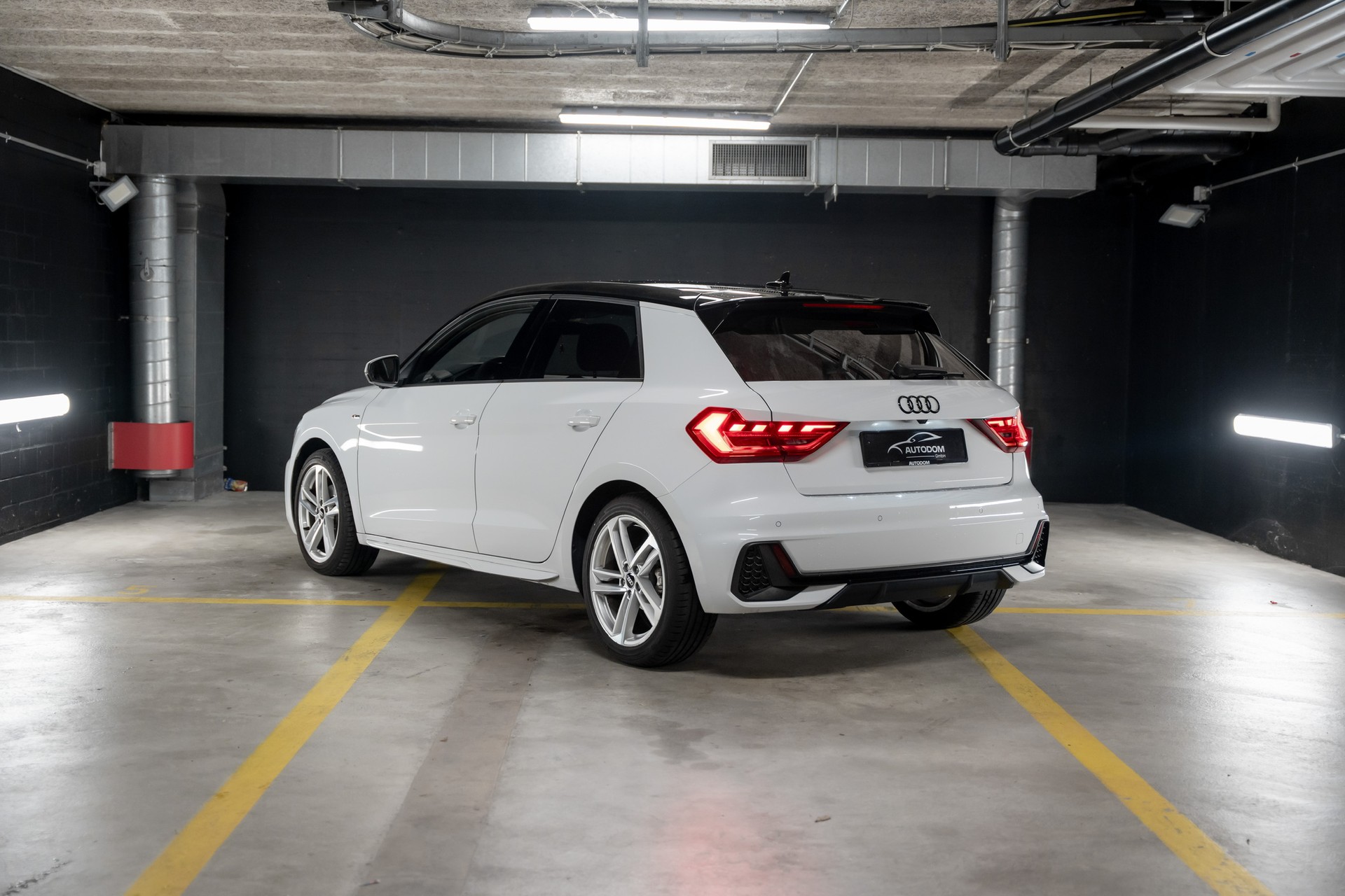 AUDI A1 Sportback 30 TFSI S Line Attraction S-tronic-image-2