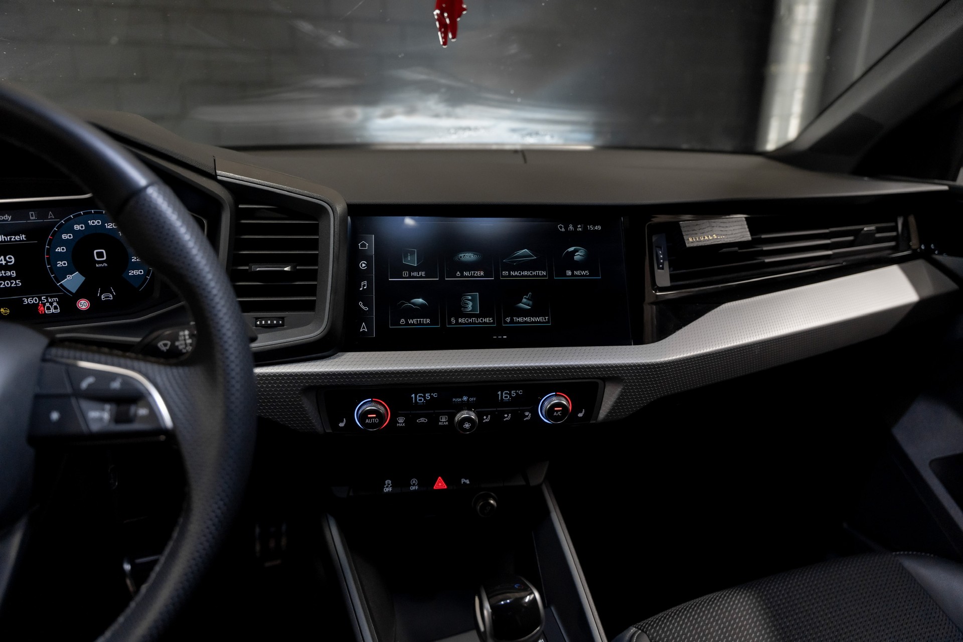 AUDI A1 Sportback 30 TFSI S Line Attraction S-tronic-image-9