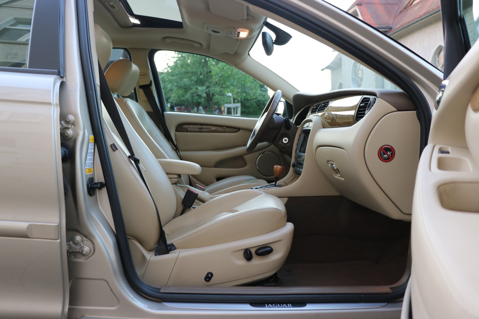 JAGUAR X-Type 3.0 V6 Traction4 Executive-image-12