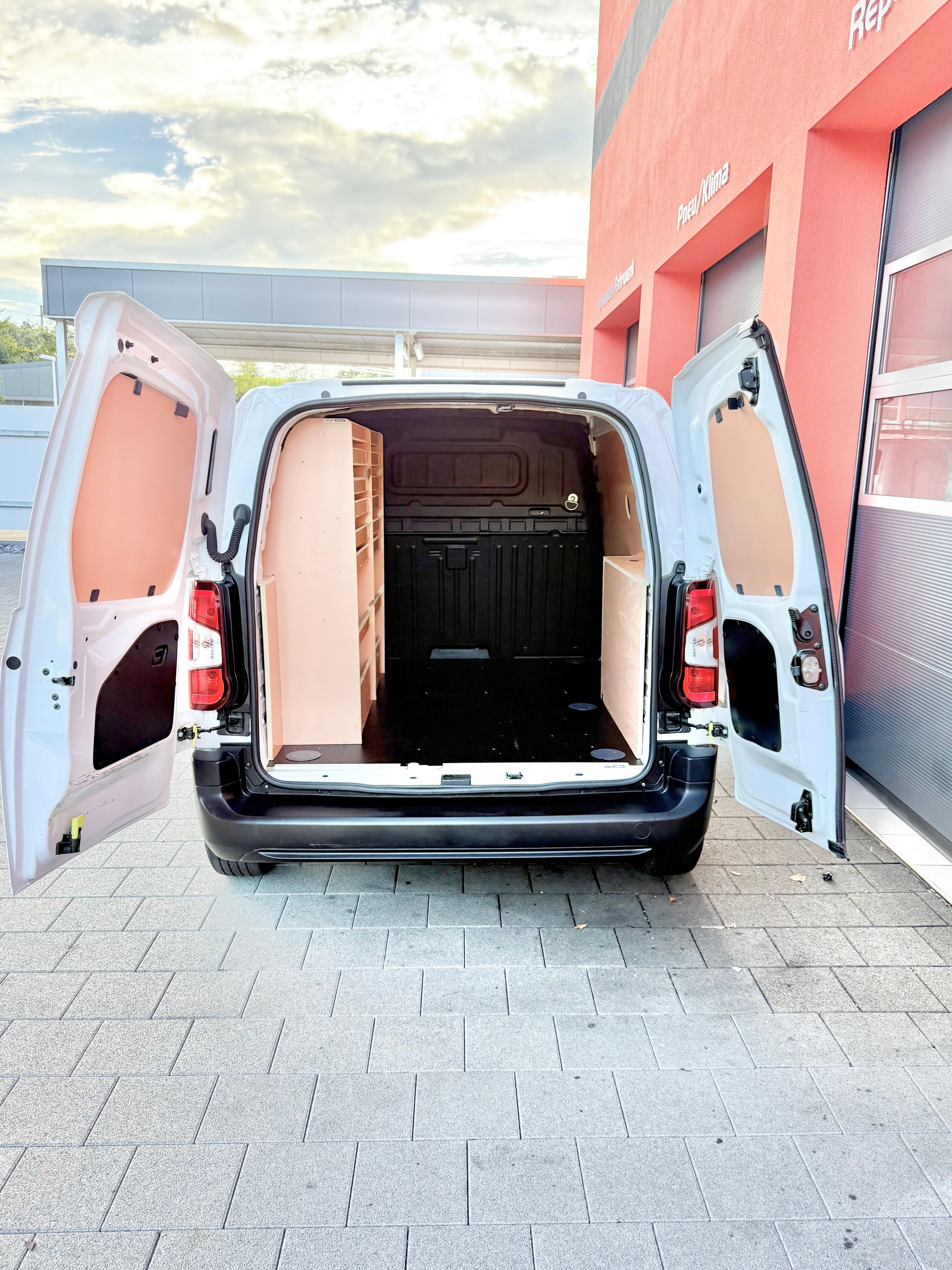 CITROEN Berlingo Van 1.5 Blue HDi 100 s/s Swiss Edition-showroom-element-3