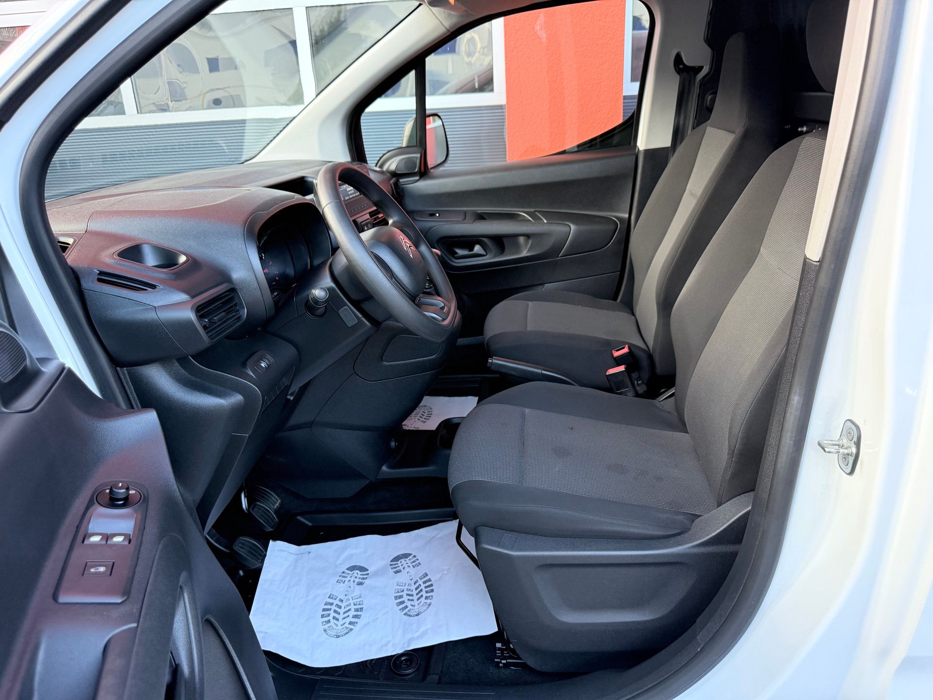 CITROEN Berlingo Van 1.5 Blue HDi 100 s/s Swiss Edition-image-8