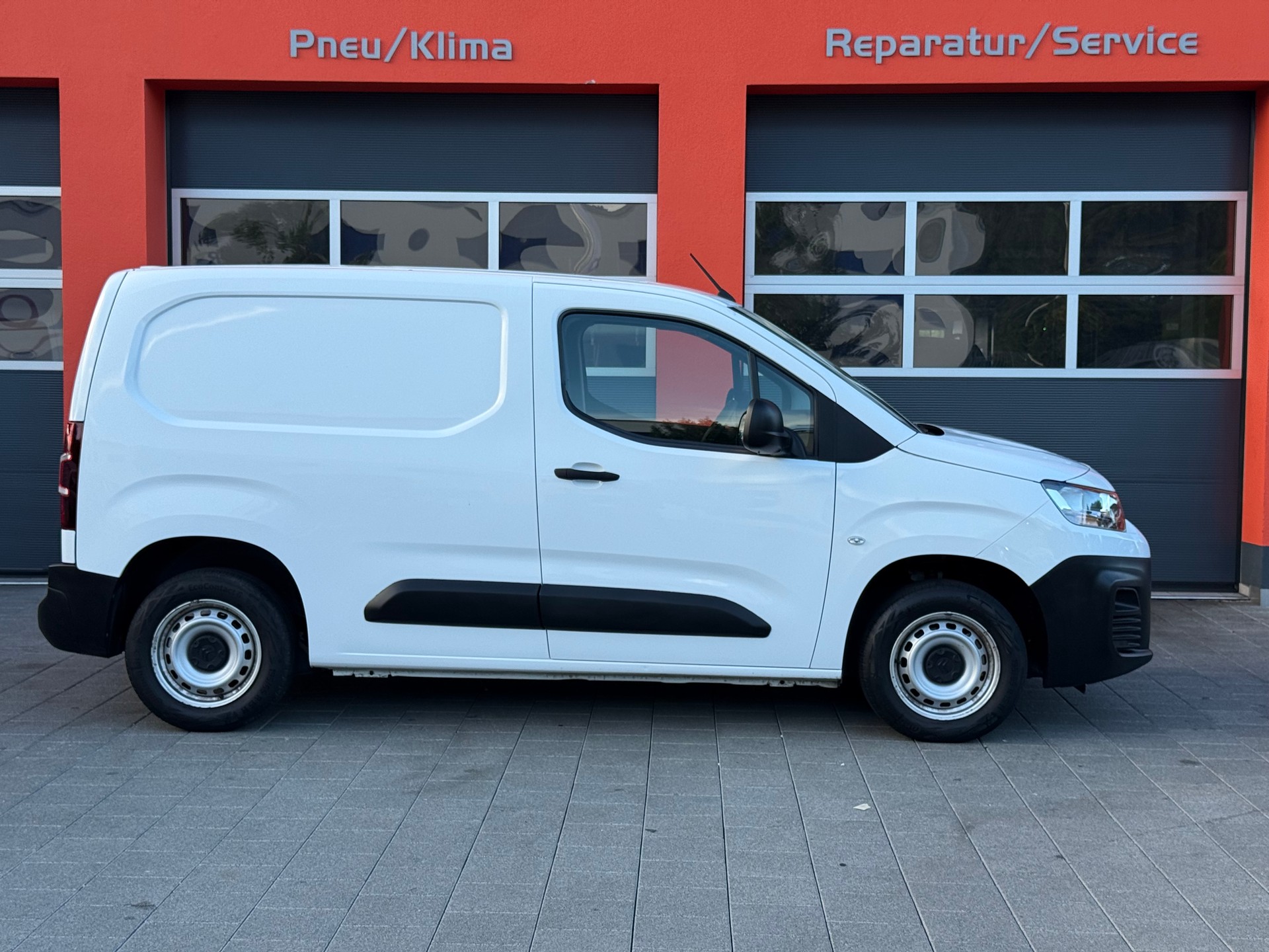 CITROEN Berlingo Van 1.5 Blue HDi 100 s/s Swiss Edition-image-4