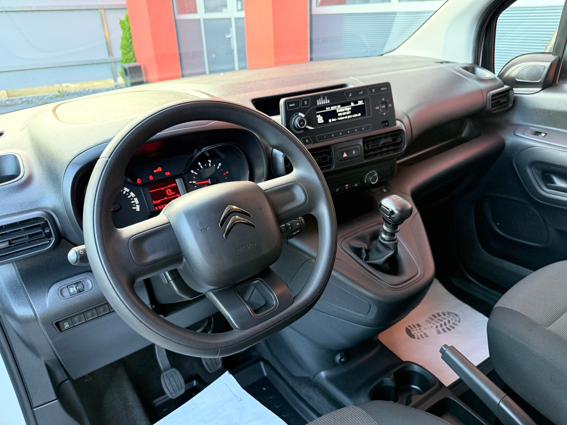 CITROEN Berlingo Van 1.5 Blue HDi 100 s/s Swiss Edition-image-6