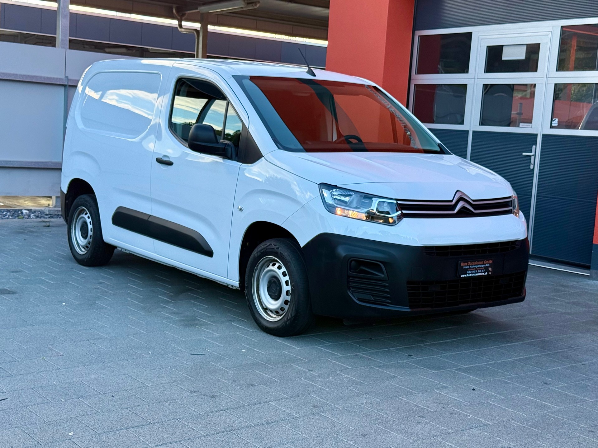 CITROEN Berlingo Van 1.5 Blue HDi 100 s/s Swiss Edition-image-5