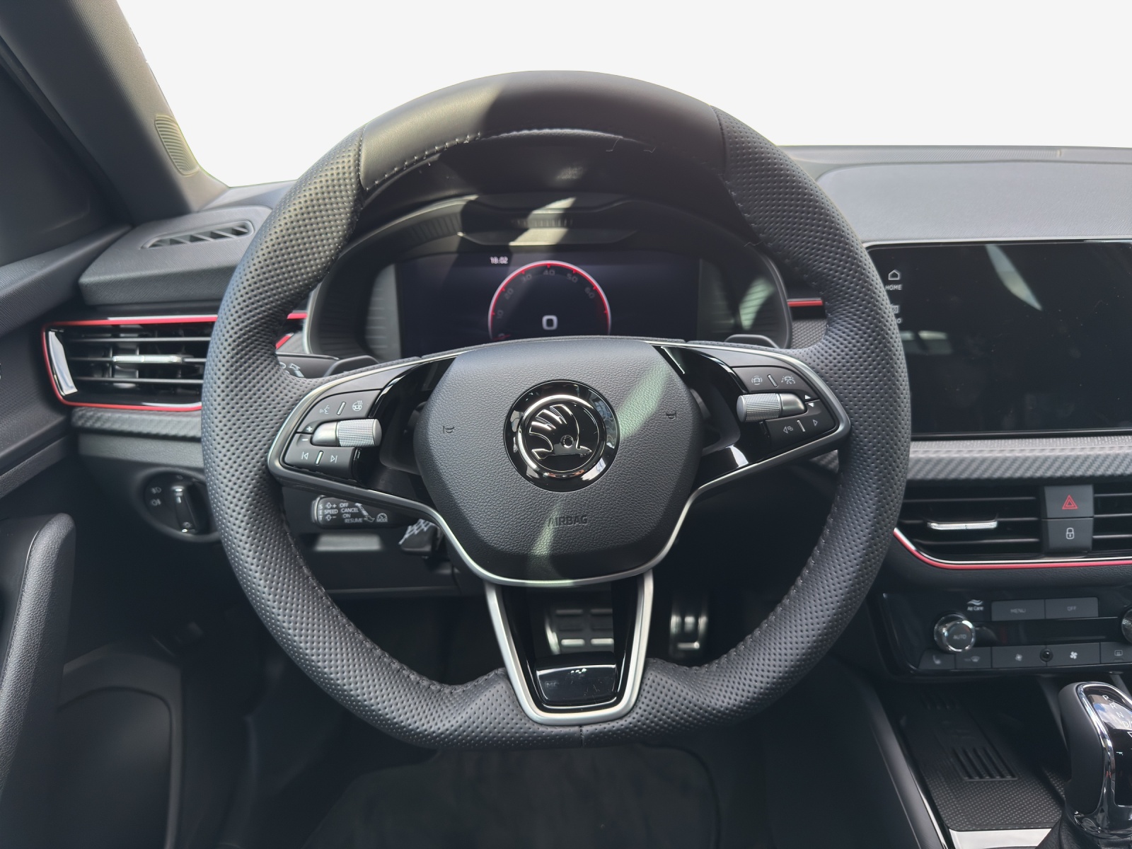 SKODA Scala 1.0 TSI Monte Carlo DSG-image-9