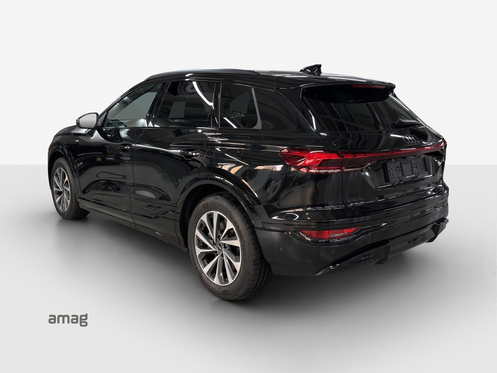 AUDI Q6 e-tron quattro-image-3