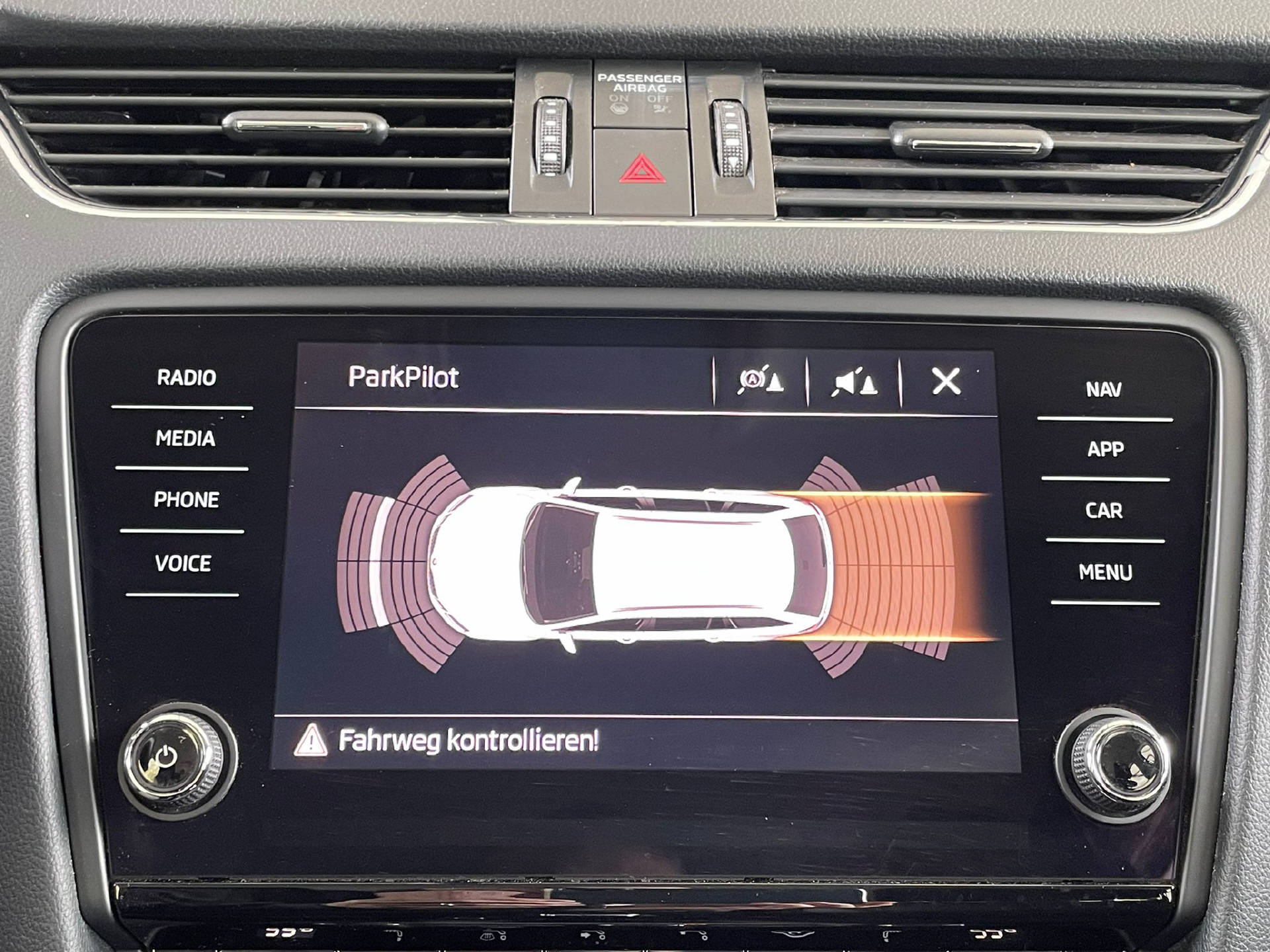 SKODA Octavia Combi 2.0 TDI 150 Ambition DSG-image-11