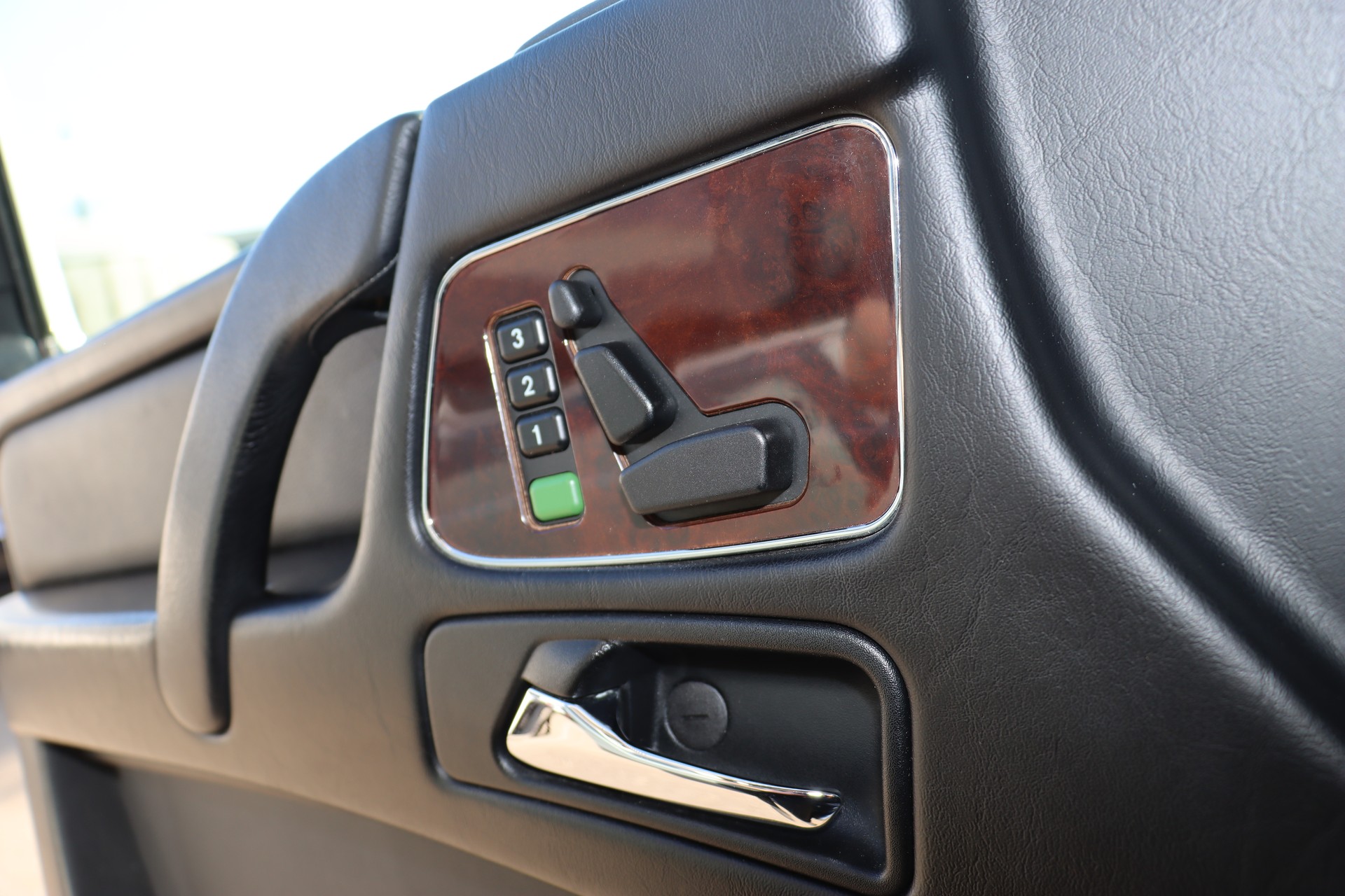 MERCEDES-BENZ G 350 BlueTEC 7G-Tronic-image-17
