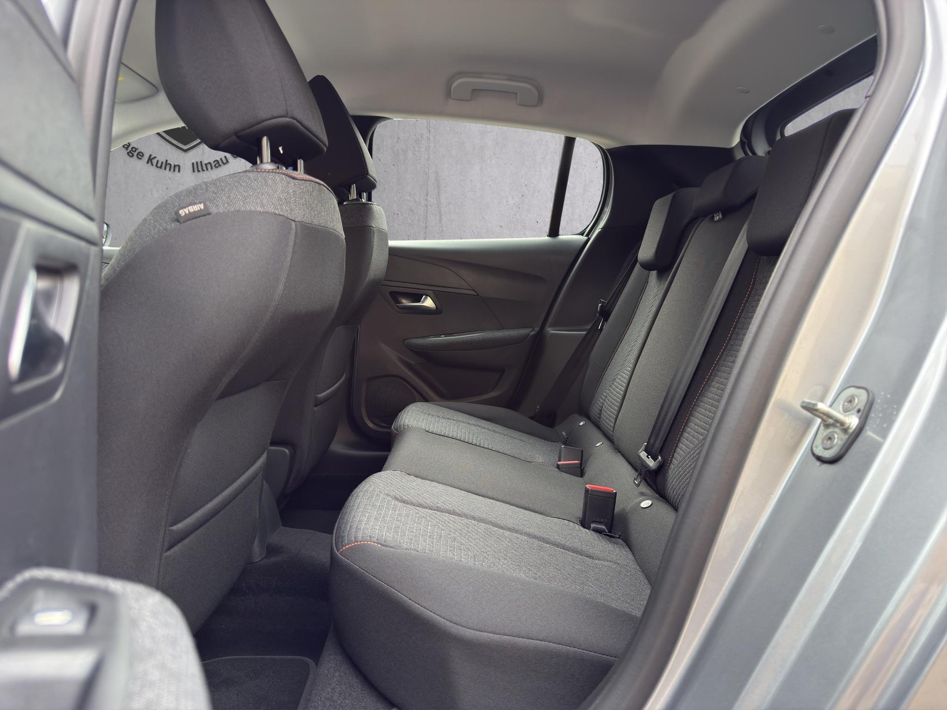 PEUGEOT 208 1.2 PureTech 100 Style-image-15