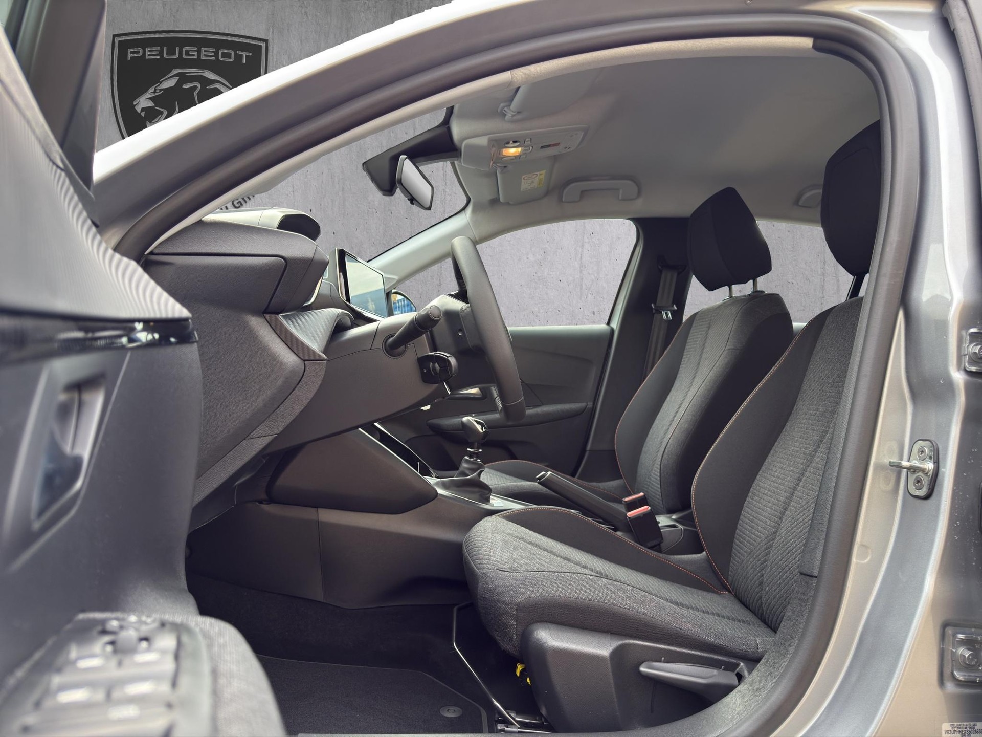 PEUGEOT 208 1.2 PureTech 100 Style-image-8