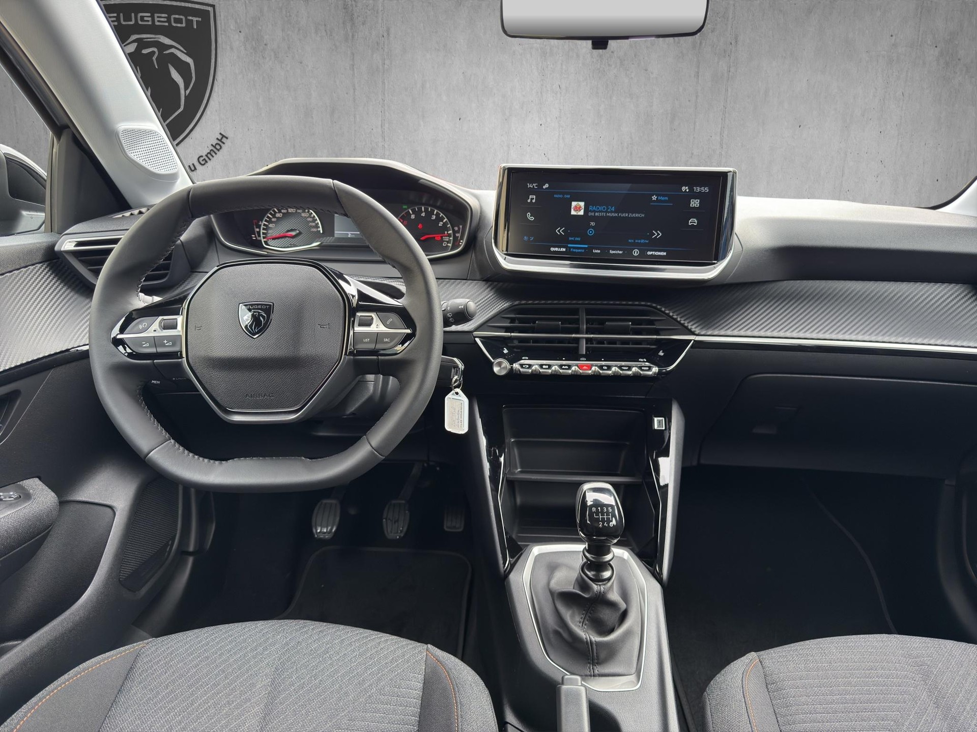 PEUGEOT 208 1.2 PureTech 100 Style-image-12