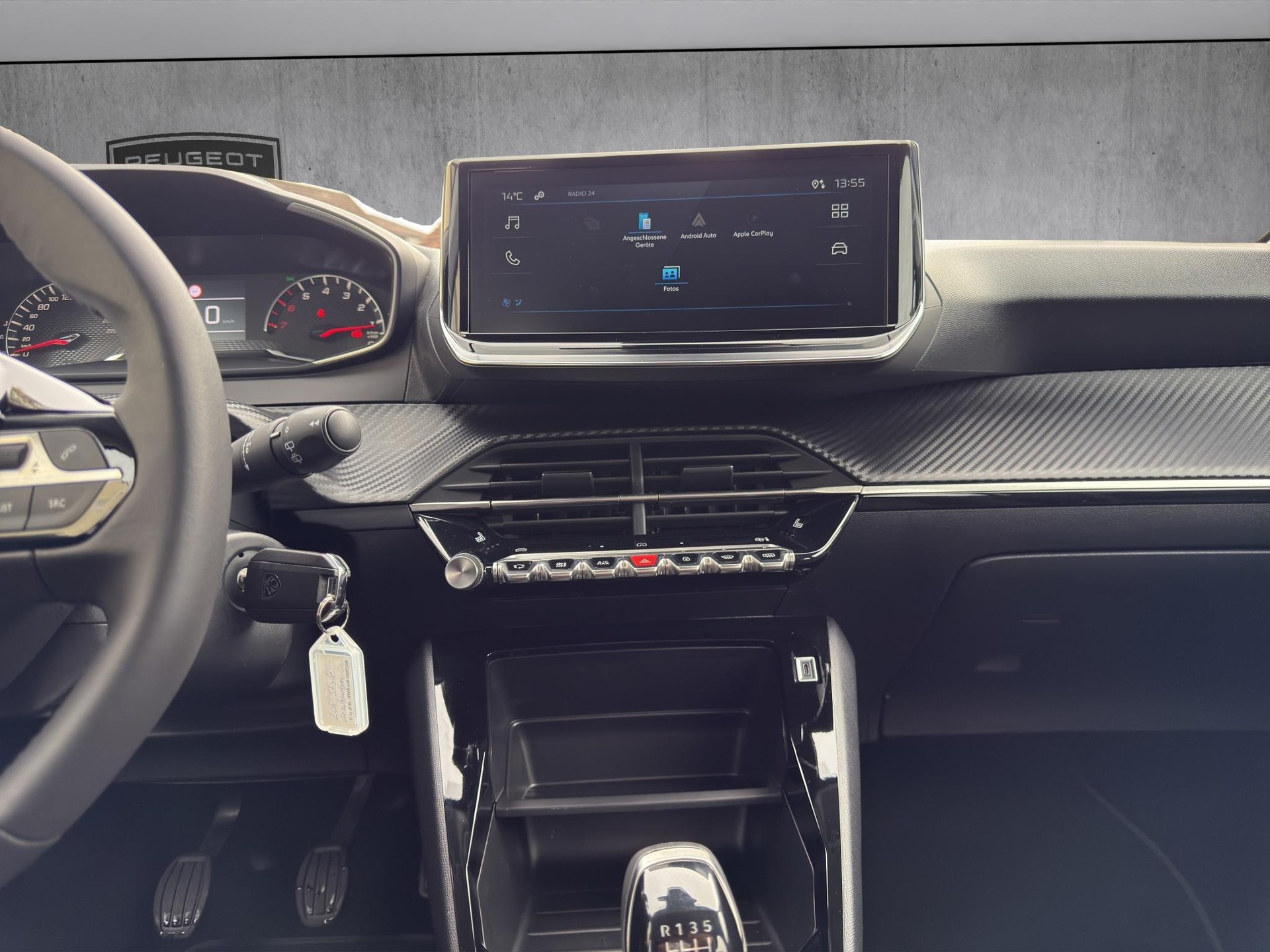 PEUGEOT 208 1.2 PureTech 100 Style-image-13