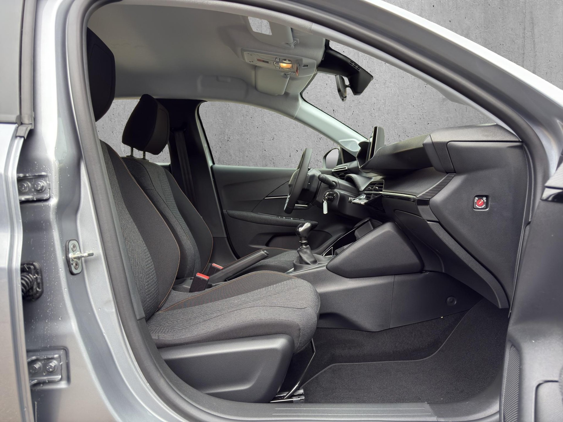 PEUGEOT 208 1.2 PureTech 100 Style-image-17