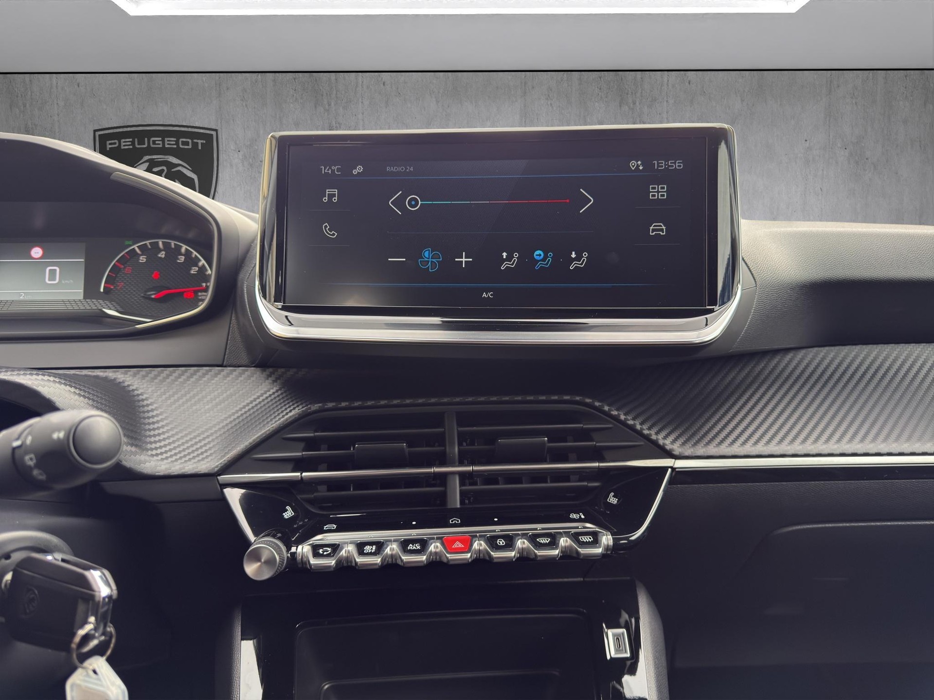 PEUGEOT 208 1.2 PureTech 100 Style-image-14