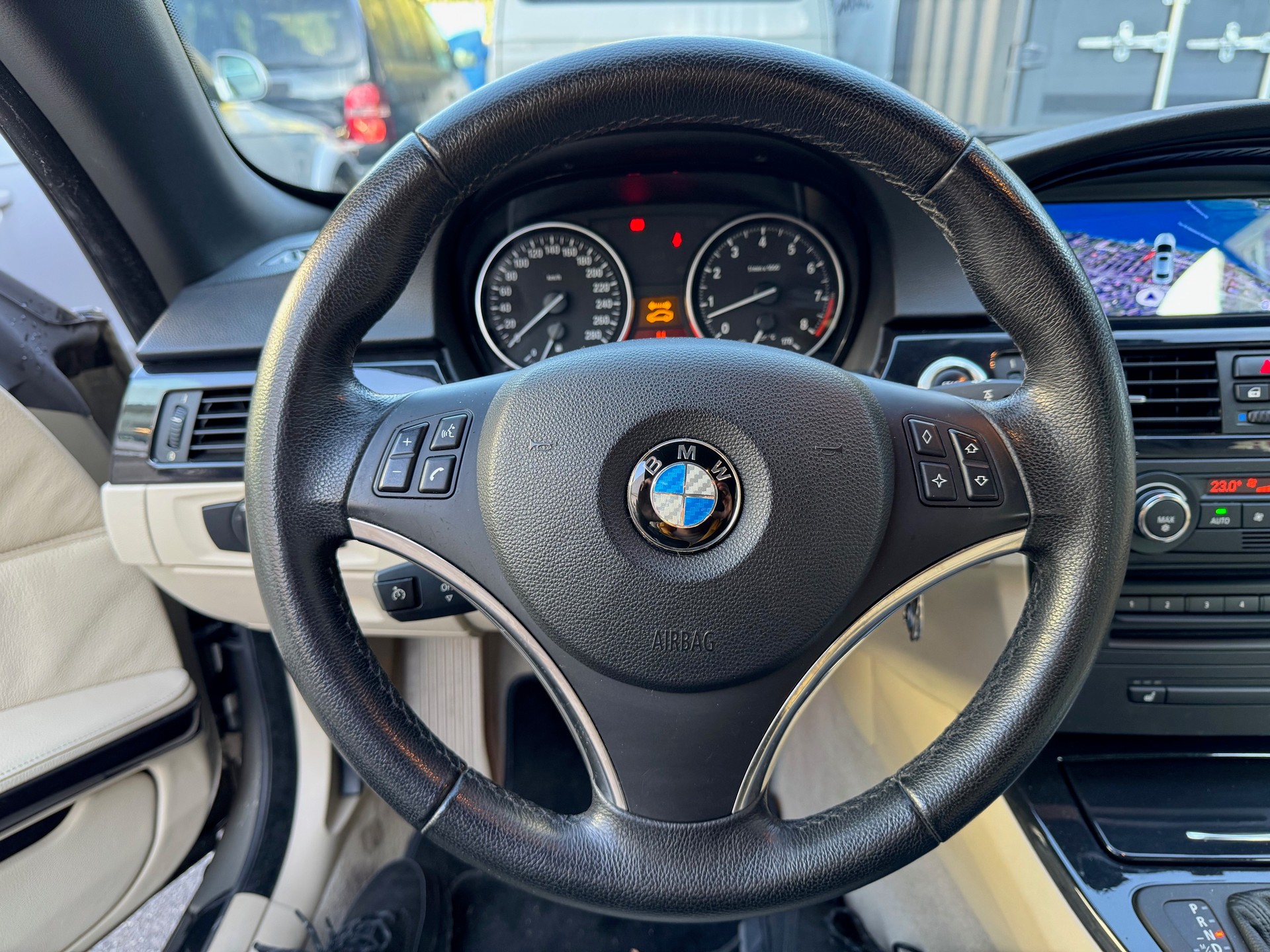 BMW 325i Cabriolet Steptronic-image-23
