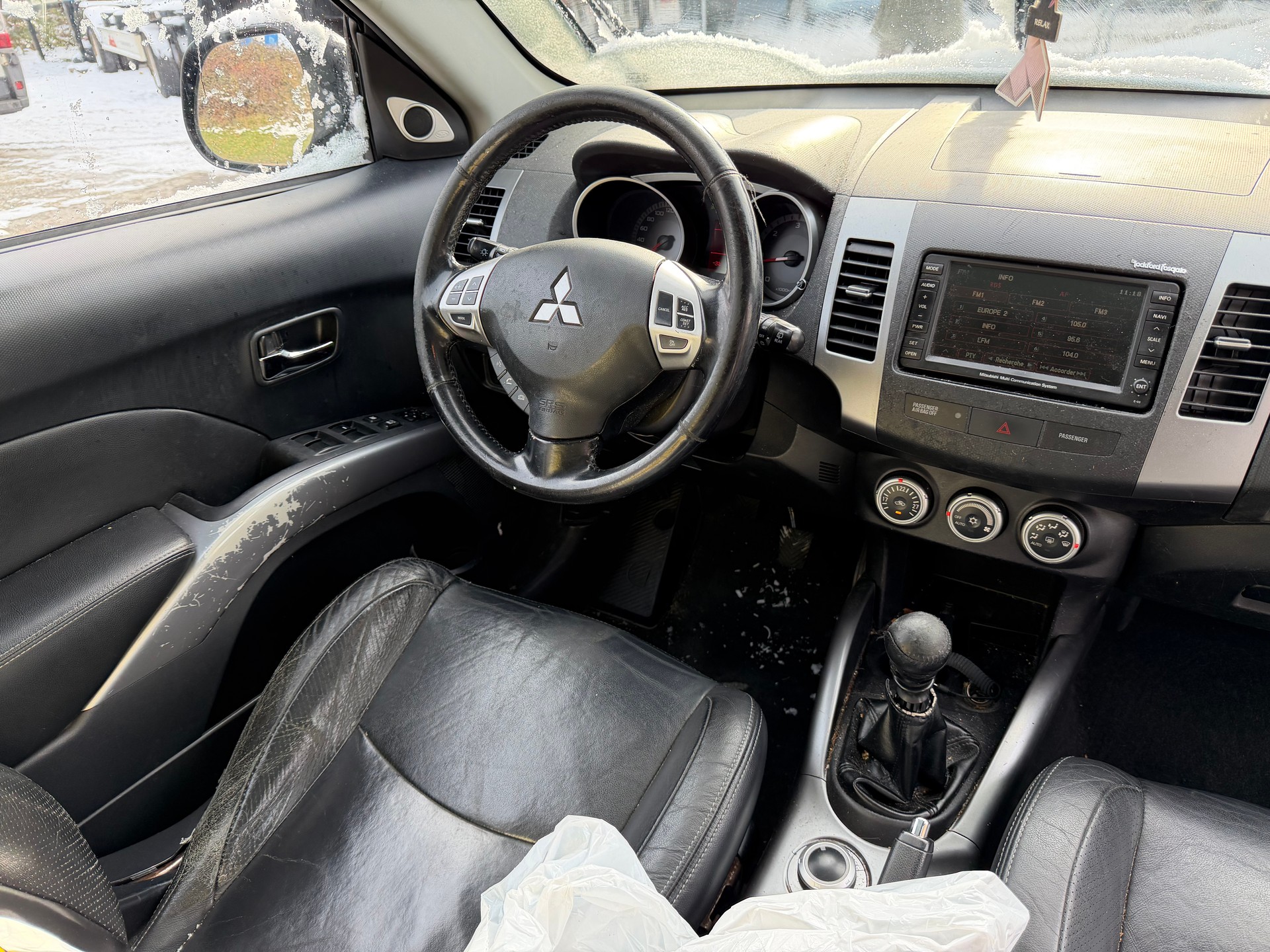 MITSUBISHI Outlander 2.2 DID Navigator 4WD-image-5