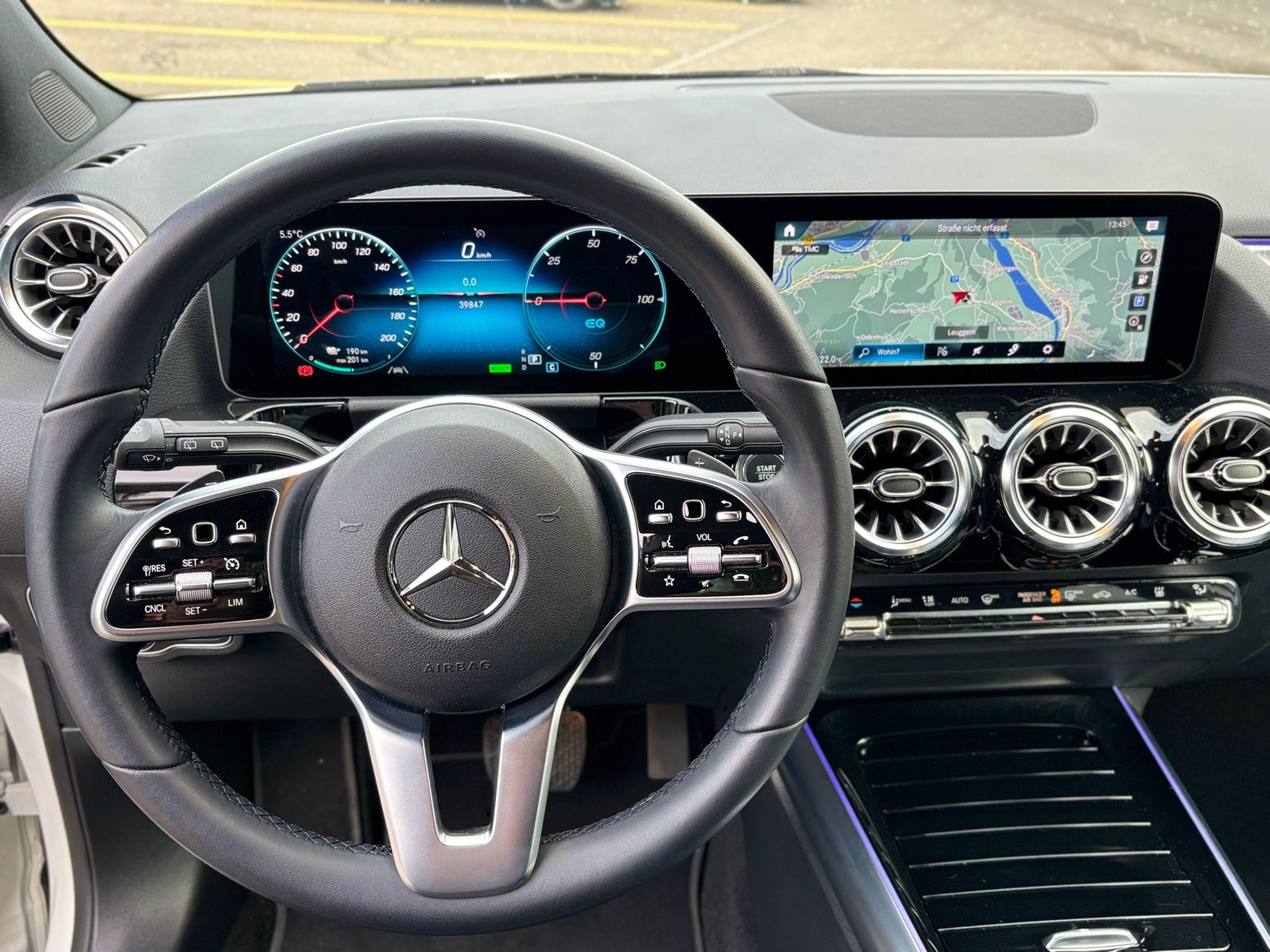 MERCEDES-BENZ EQA 300 4Matic Progressive-image-10
