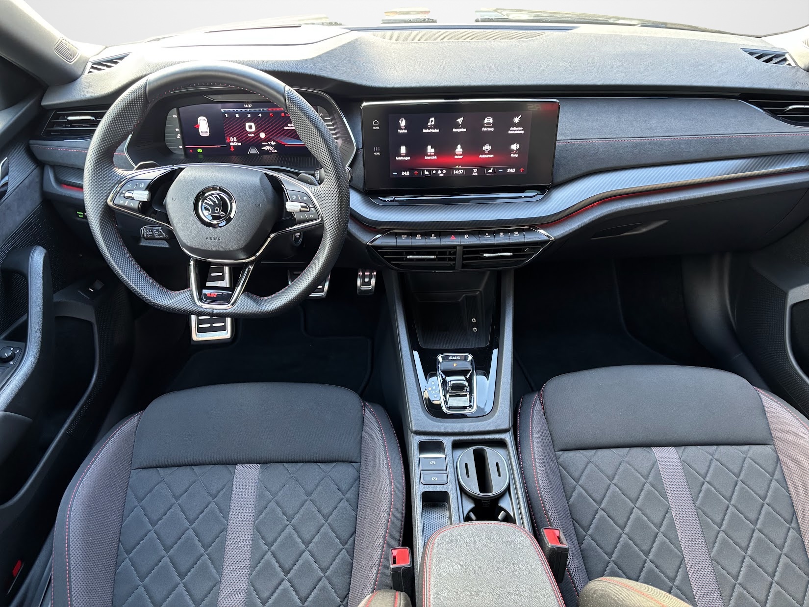 SKODA Octavia Combi 2.0 TDI DSG RS 4x4-image-11