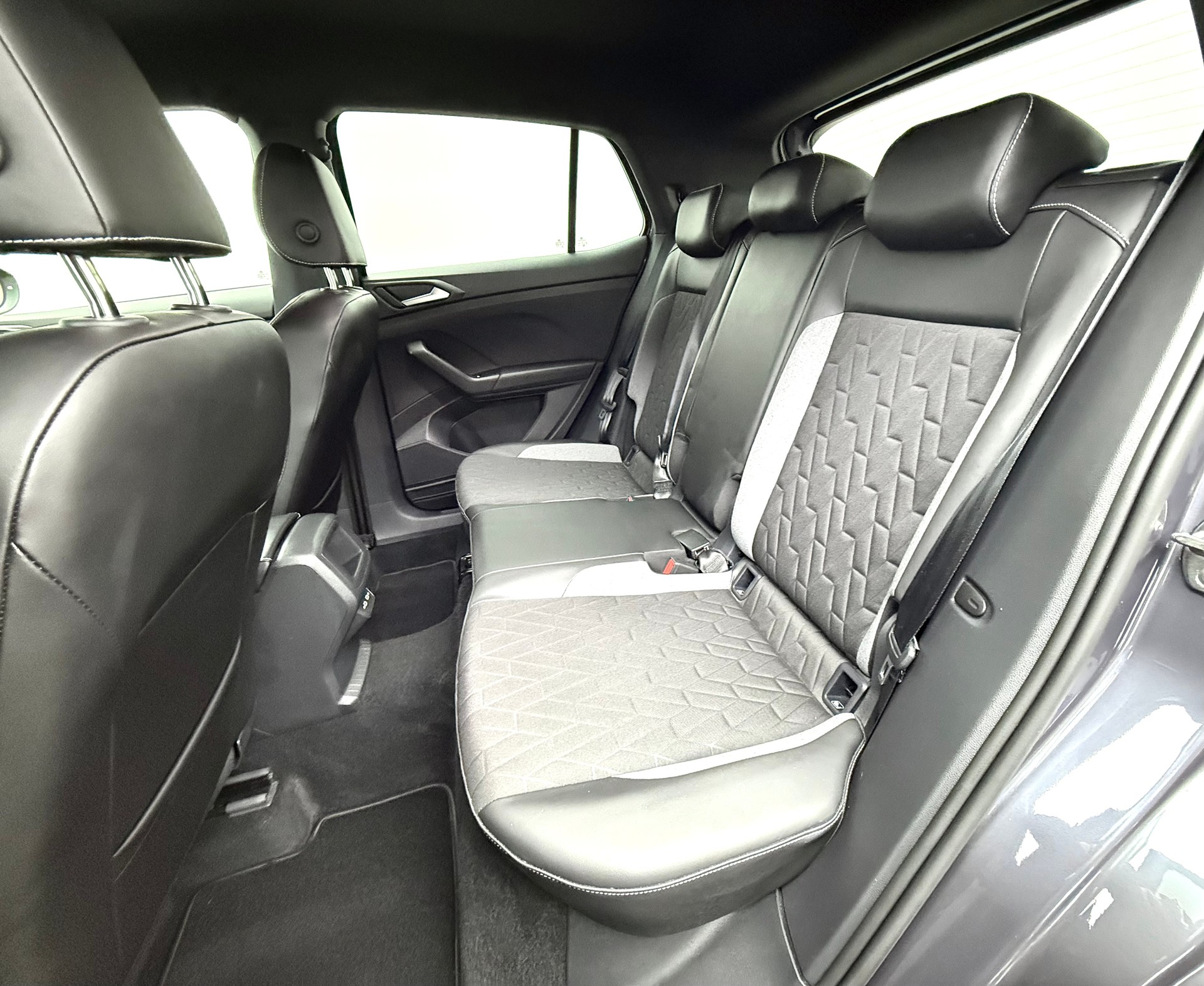VW T-Cross 1.0 TSI EVO Life DSG-image-13