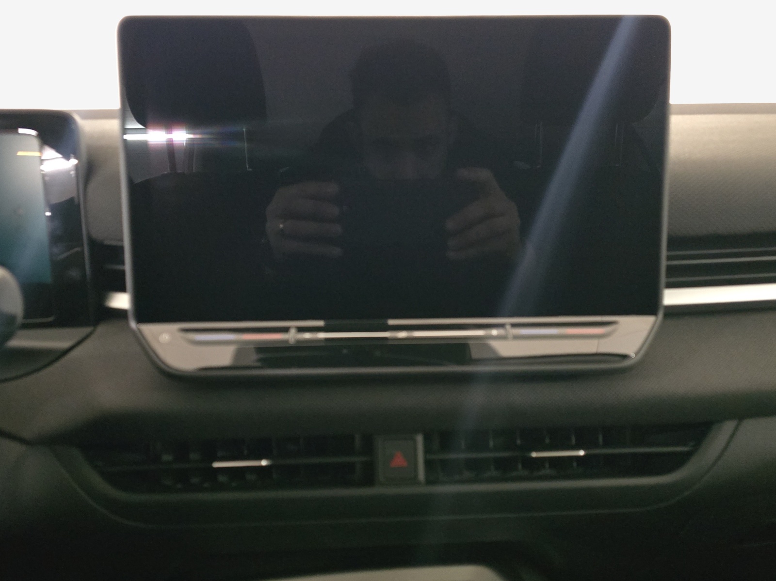 VW T-Roc 1.5 eTSI mHEV Life DSG-image-10