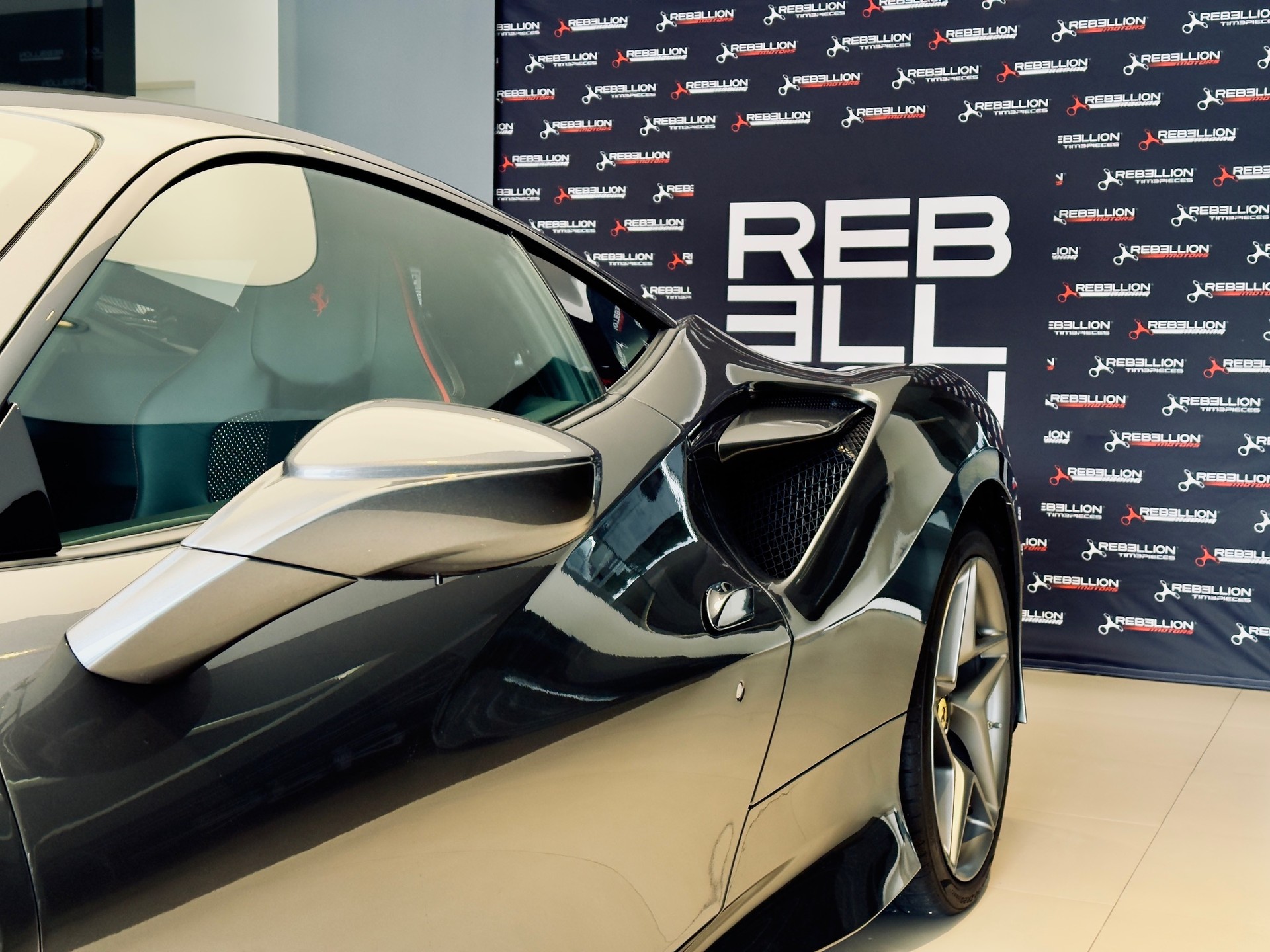 FERRARI F8 Tributo-image-6