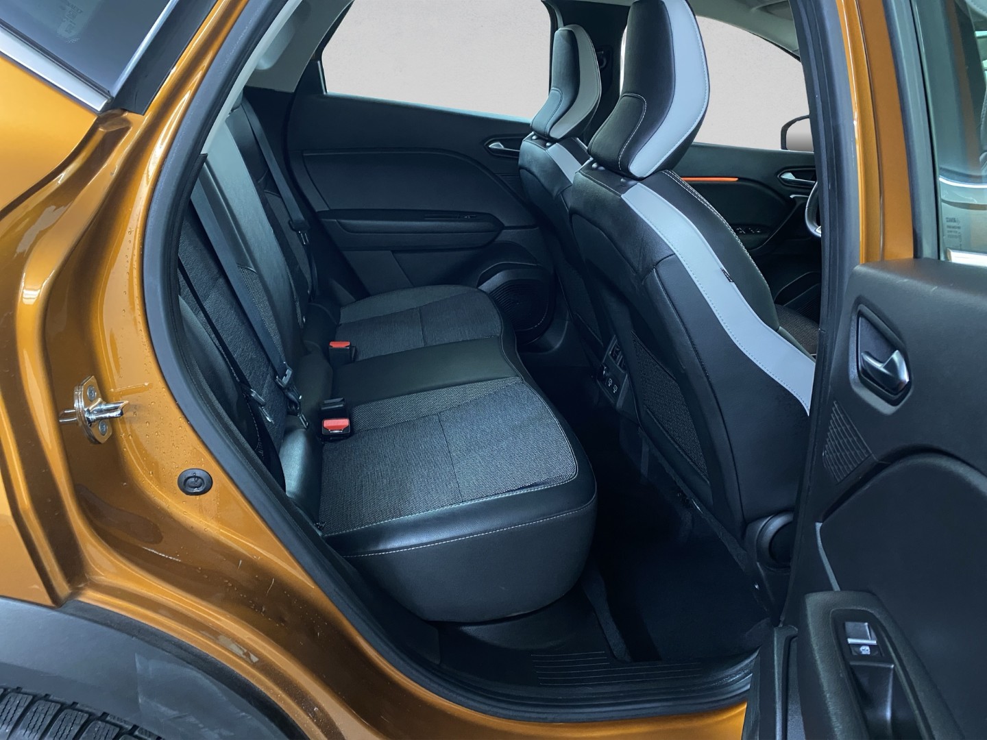 RENAULT Captur 1.6 E-Tech 160 Intens DHT-image-23