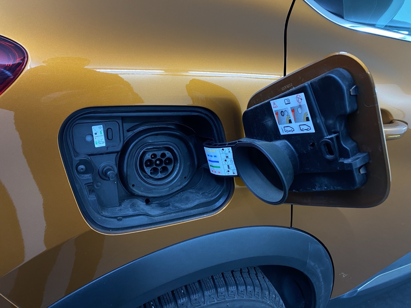 RENAULT Captur 1.6 E-Tech 160 Intens DHT-image-12
