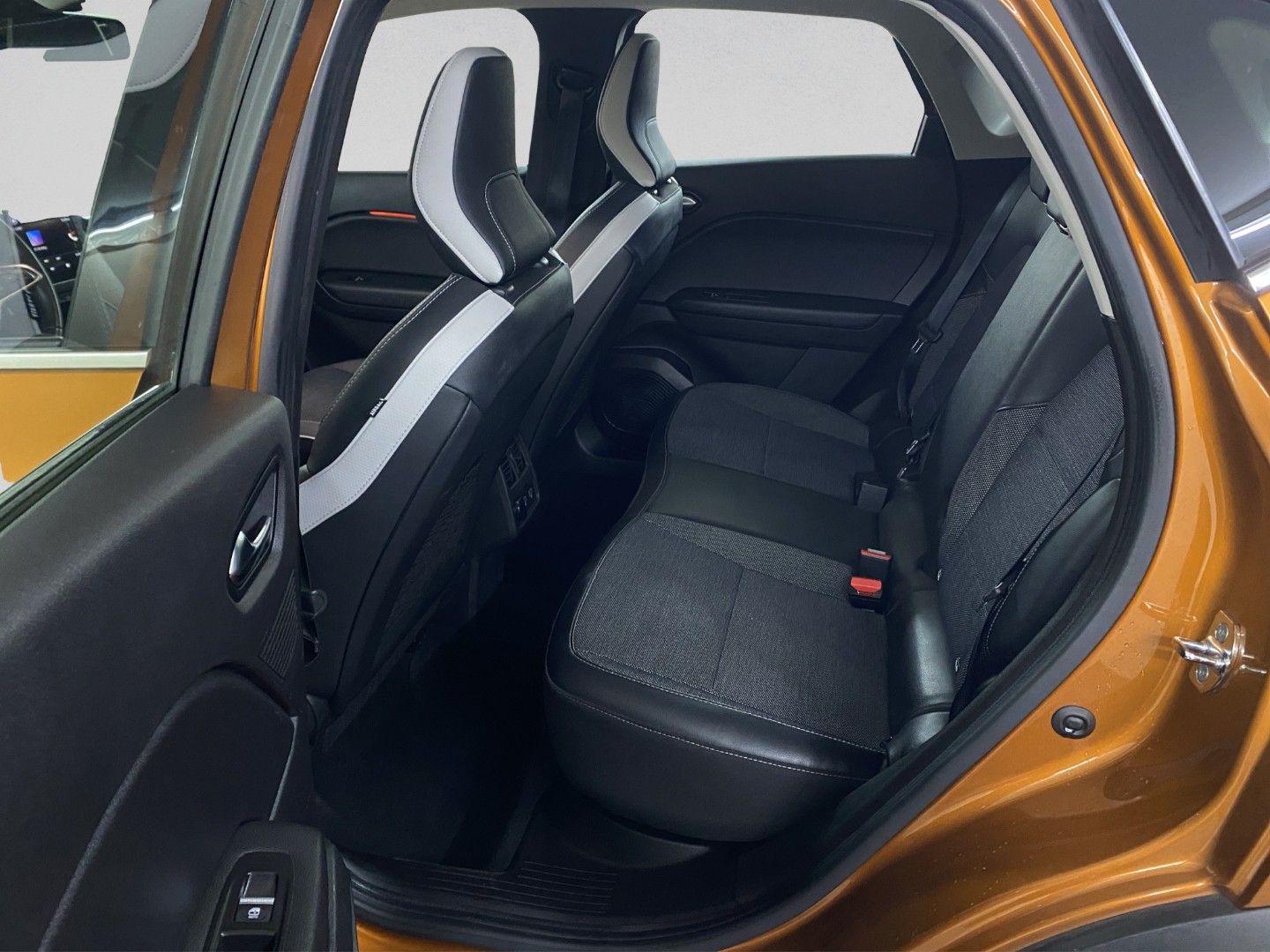 RENAULT Captur 1.6 E-Tech 160 Intens DHT-image-10