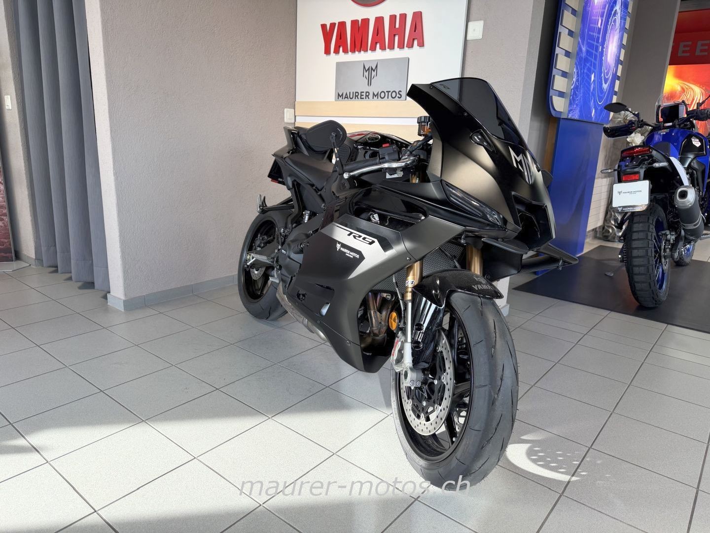 YAMAHA YZF R9-showroom-element-1