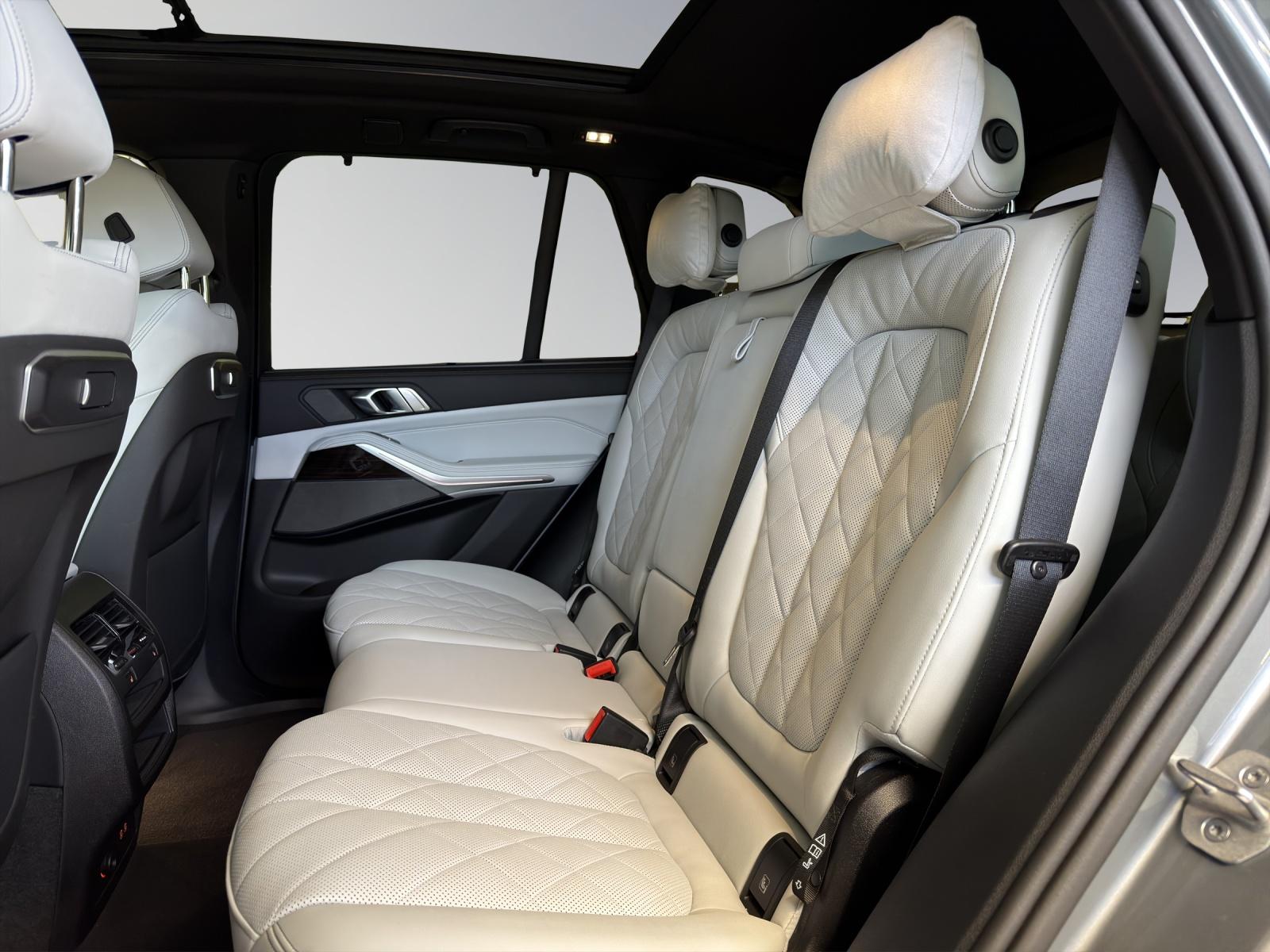BMW X5 30d xDrive M-SportPaket 7 Plätze-image-16