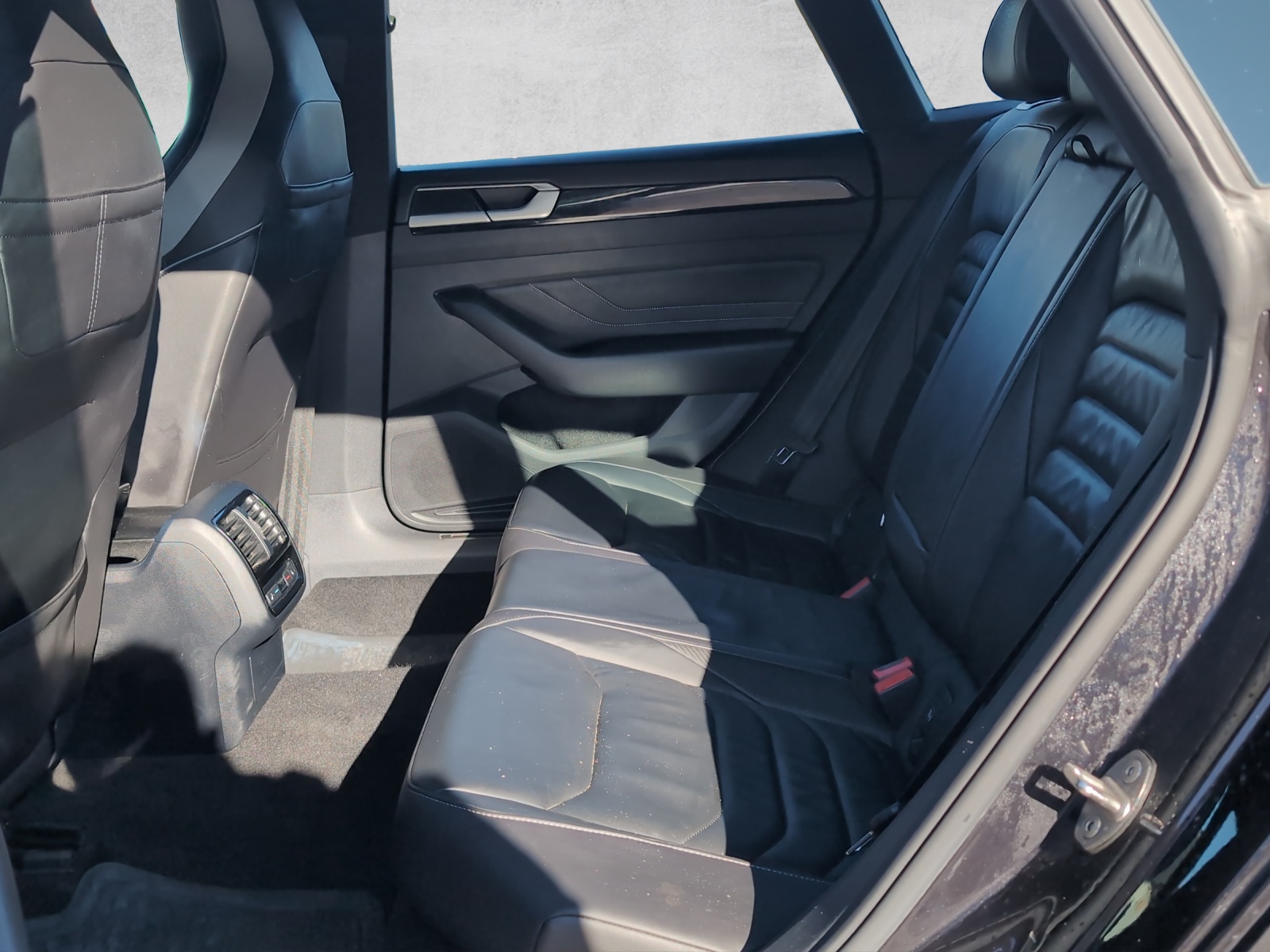 VW Arteon Shooting Brake R-Line-image-9