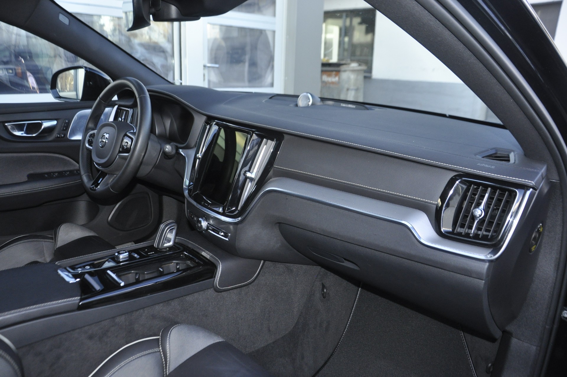 VOLVO V60 T8 eAWD Twin Engine Polestar Geartronic I Anhängerkupplung-image-5