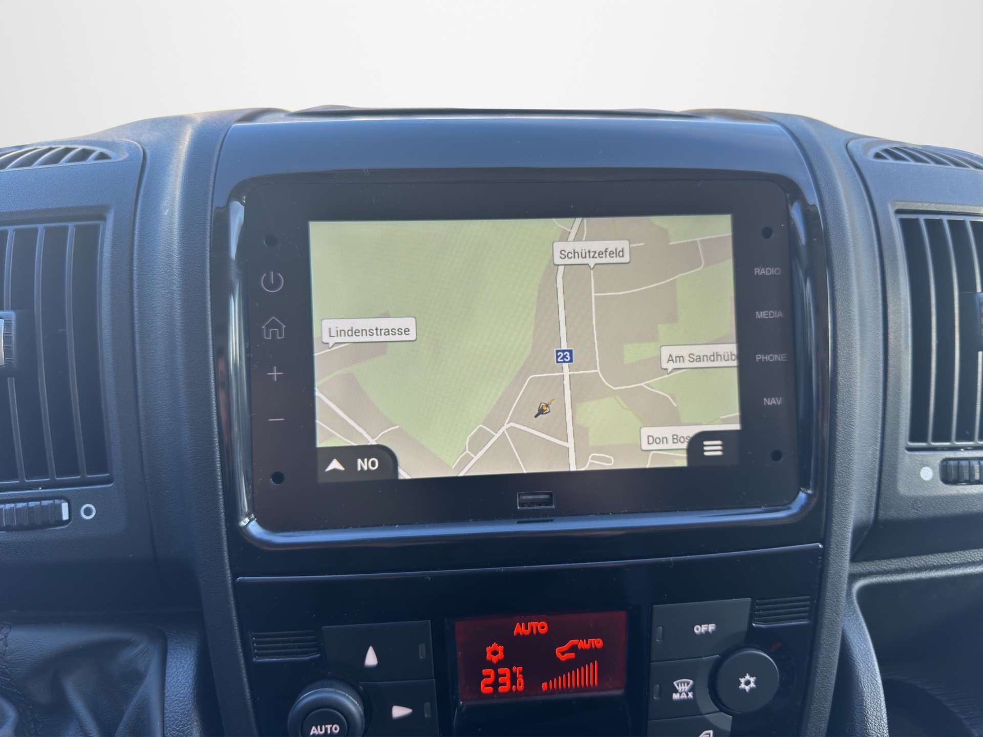 CITROEN Jumper 35+ 2.2 BlueHDi 140 Heavy L4H2-image-13